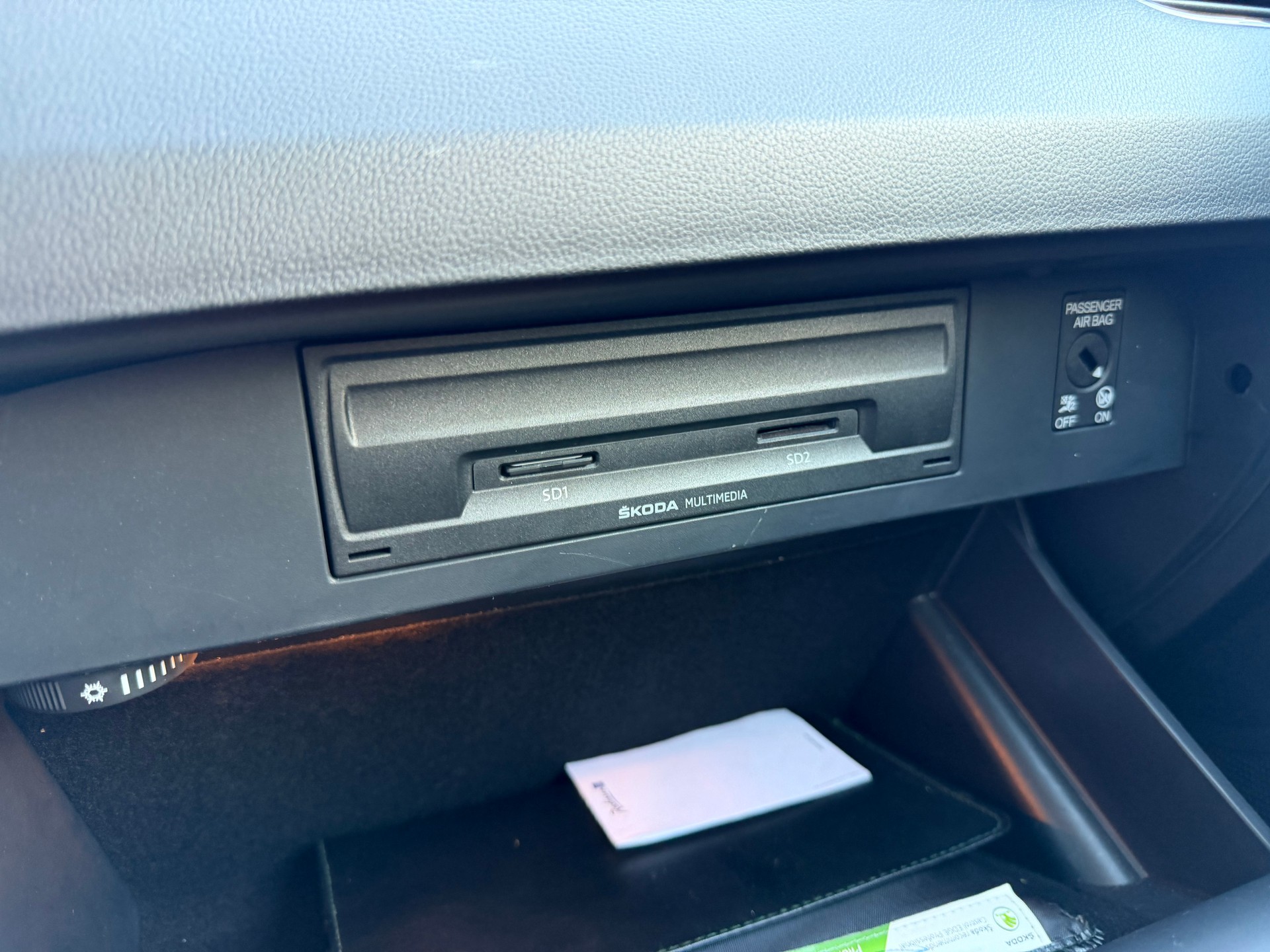 SKODA Octavia Combi 1.6 TDI Swiss Edition DSG-image-10