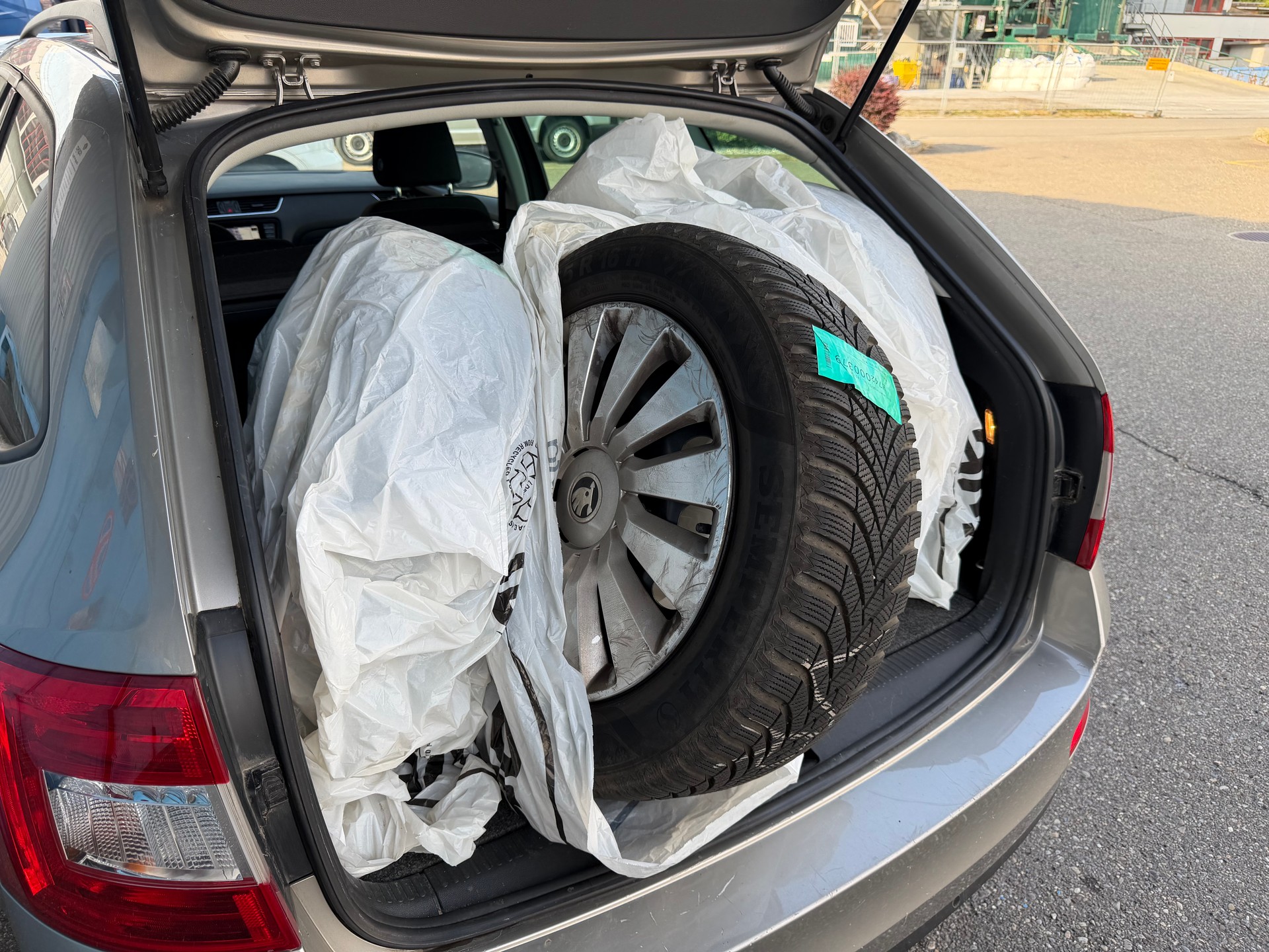 SKODA Octavia Combi 1.6 TDI Swiss Edition DSG-image-7