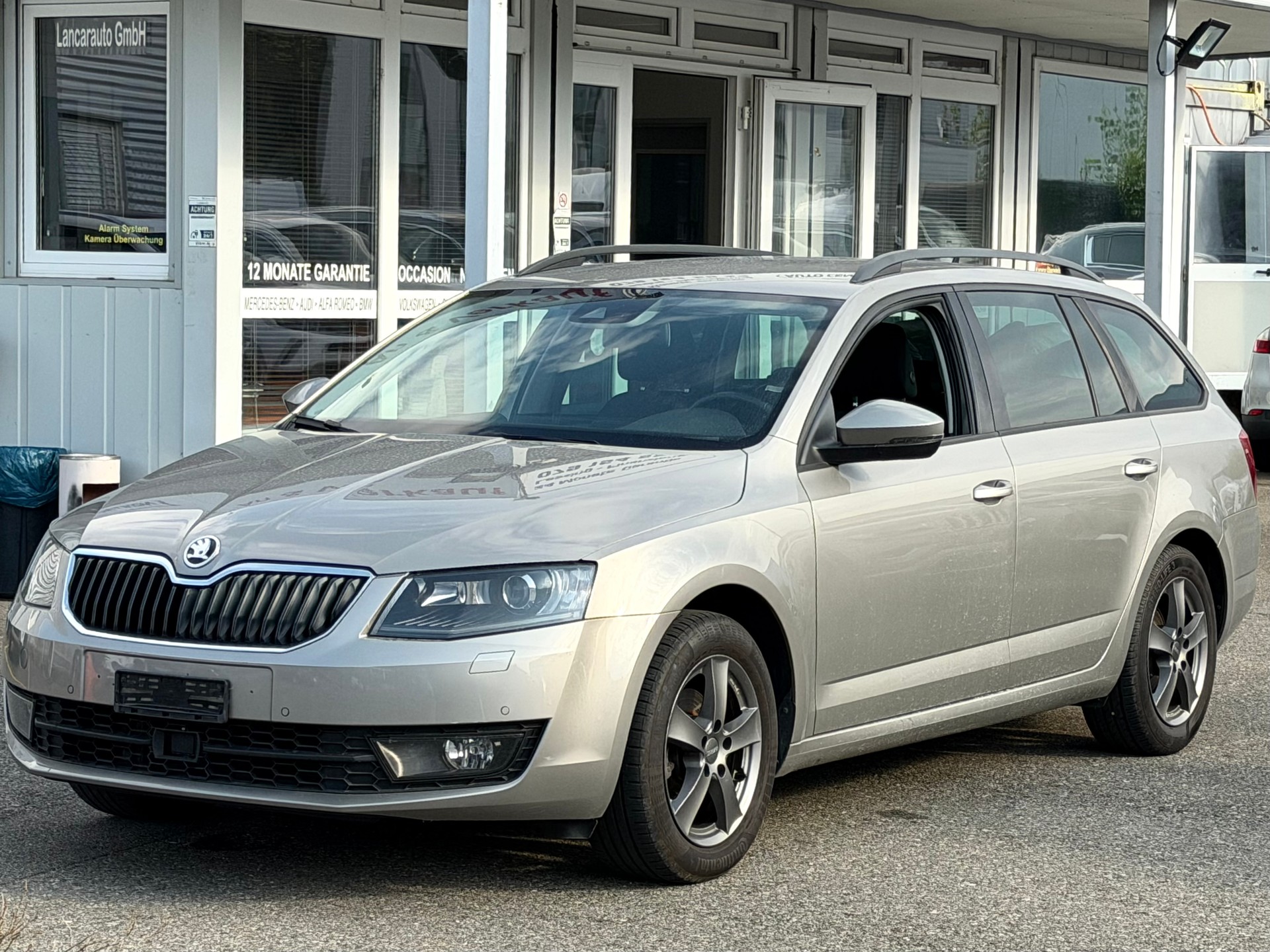 SKODA Octavia Combi 1.6 TDI Swiss Edition DSG-image-0