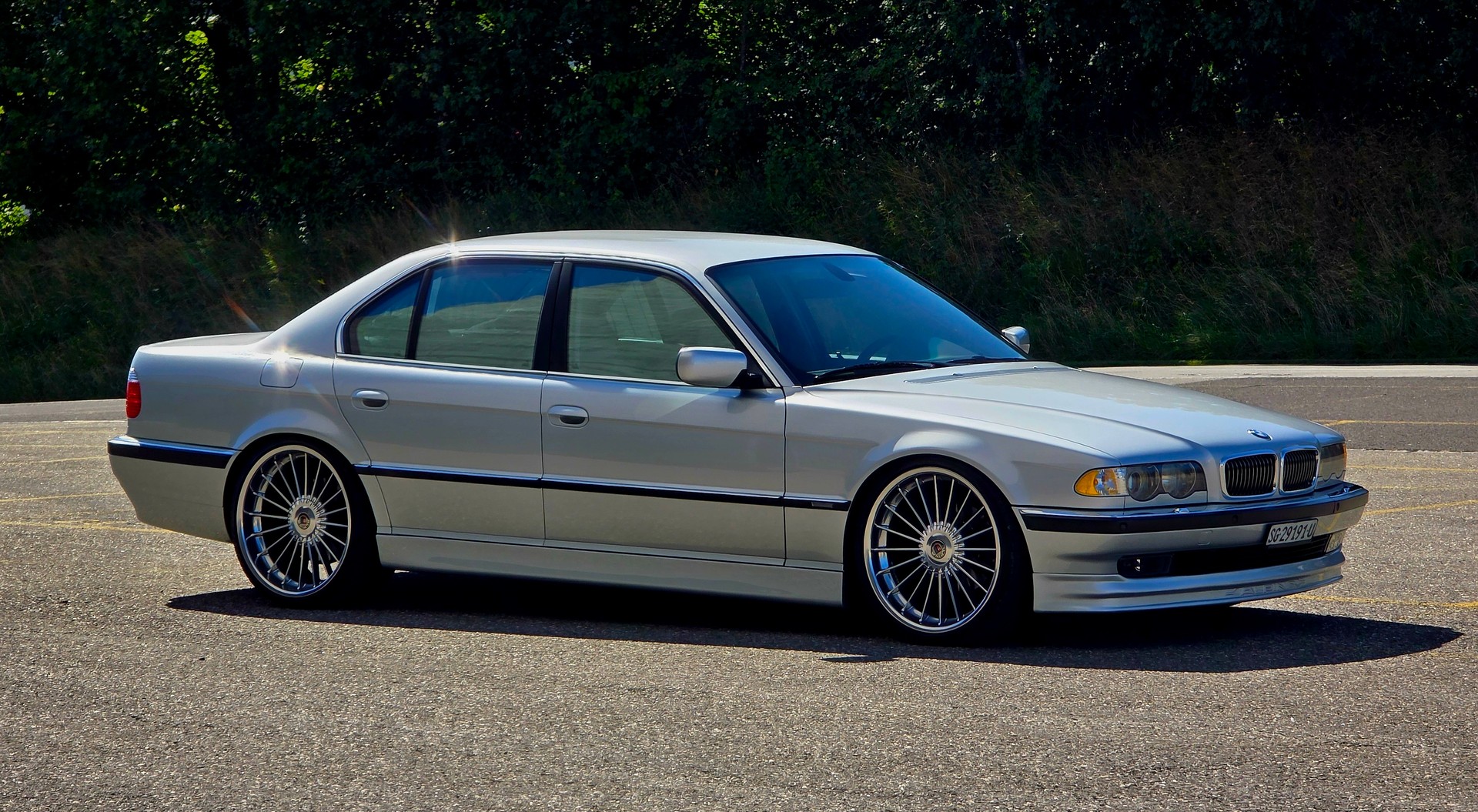 BMW 740i-image-4