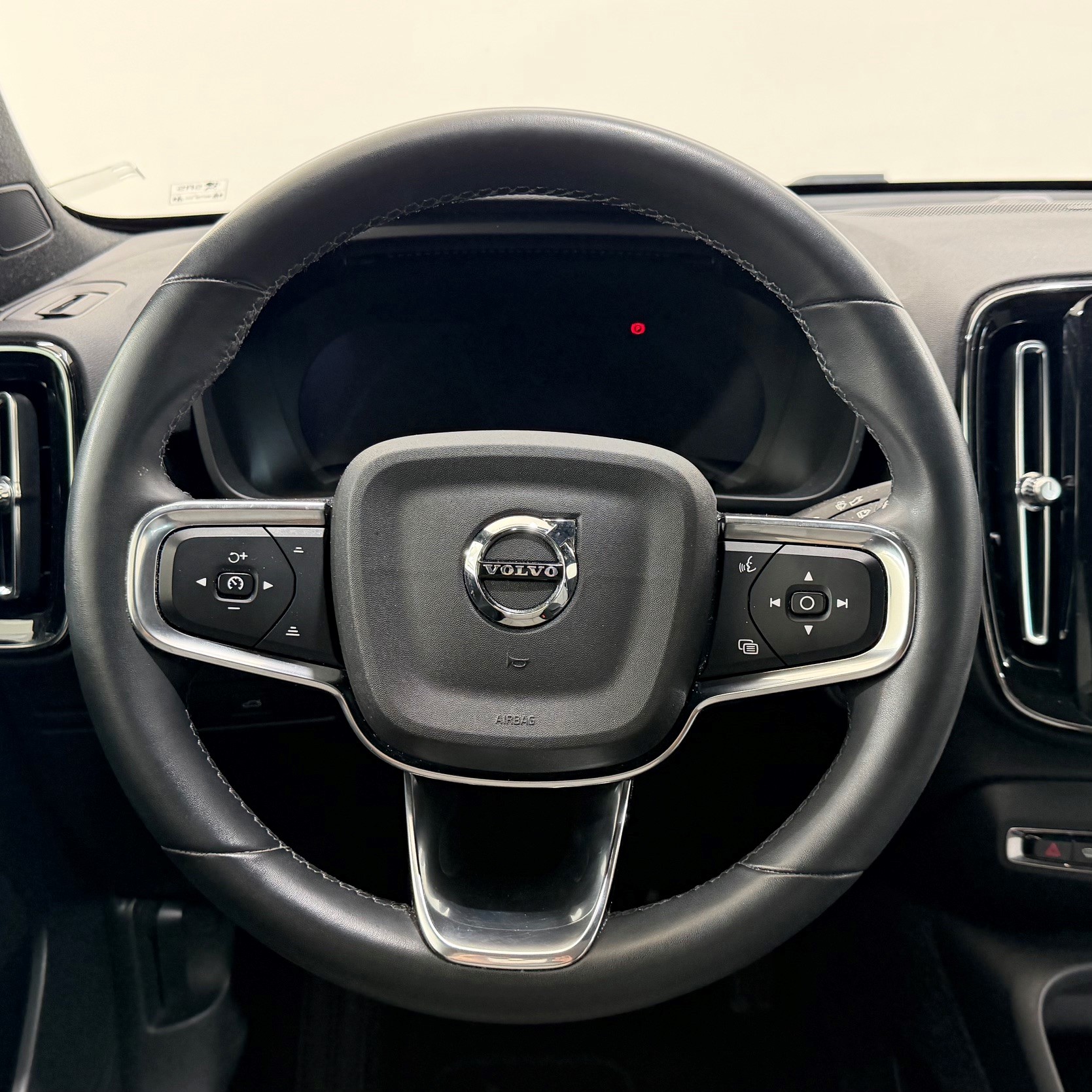 VOLVO C40 P6 Recharge Ultimate-image-10
