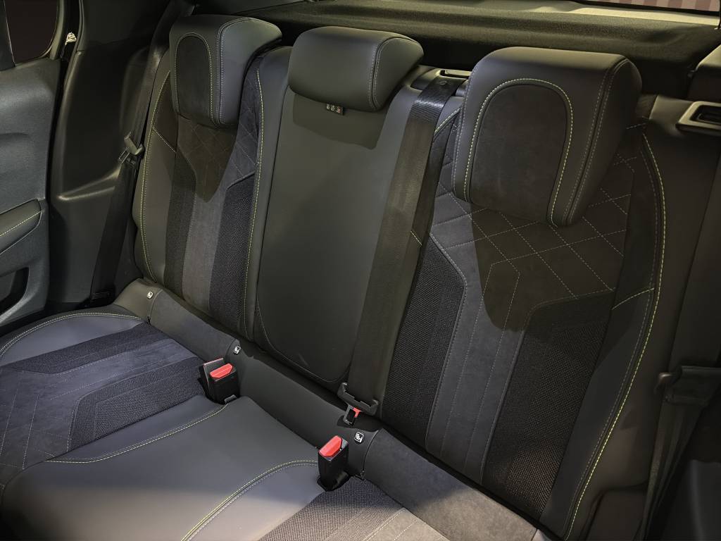 PEUGEOT 208 1.2 PureTech GT Pack EAT8-image-9