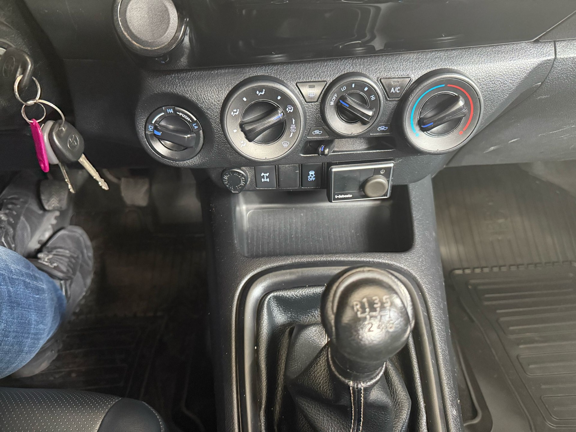 TOYOTA Hilux 2.4D-4D Luna Double Cab 4x4-image-7