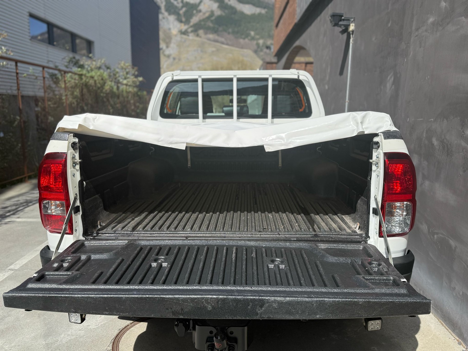 TOYOTA Hilux 2.4D-4D Luna Double Cab 4x4-image-6