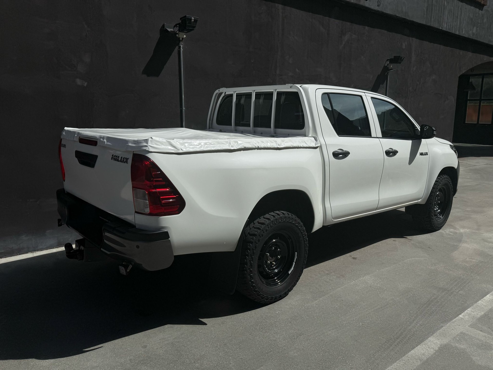 TOYOTA Hilux 2.4D-4D Luna Double Cab 4x4-image-2