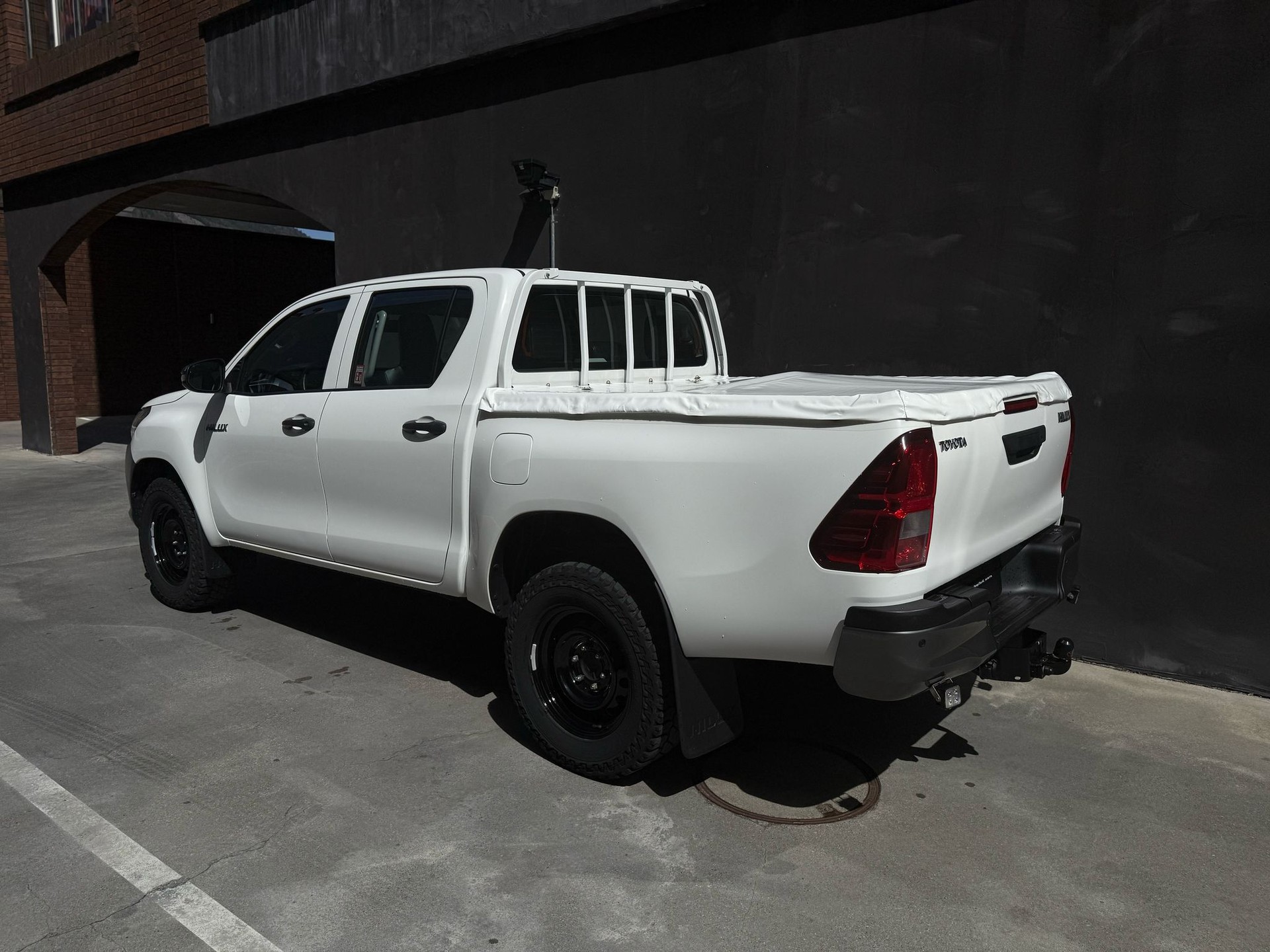 TOYOTA Hilux 2.4D-4D Luna Double Cab 4x4-image-3