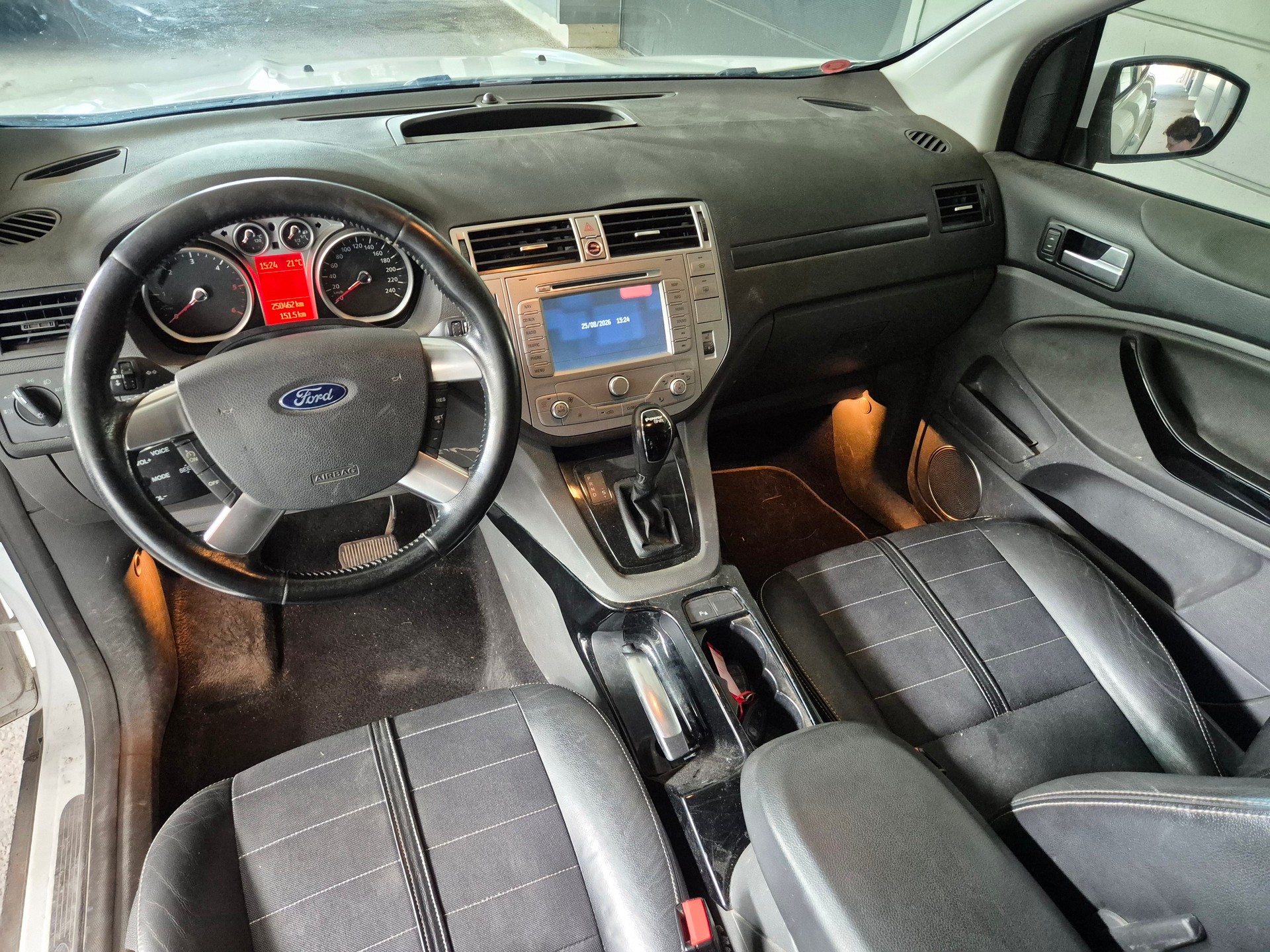 FORD Kuga 2.0 TDCi 4WD PowerShift-image-5