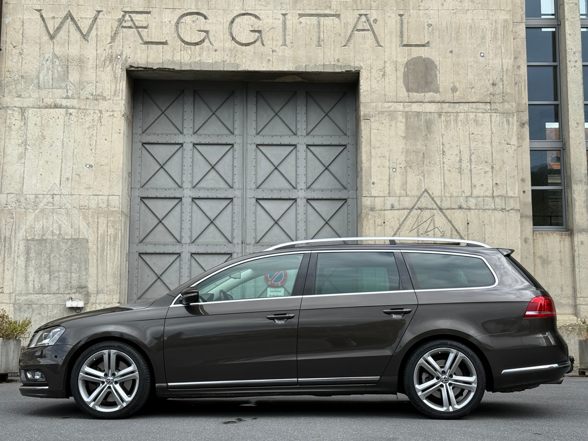 VW Passat Variant 3.6 FSI Highline 4Motion DSG-image-1