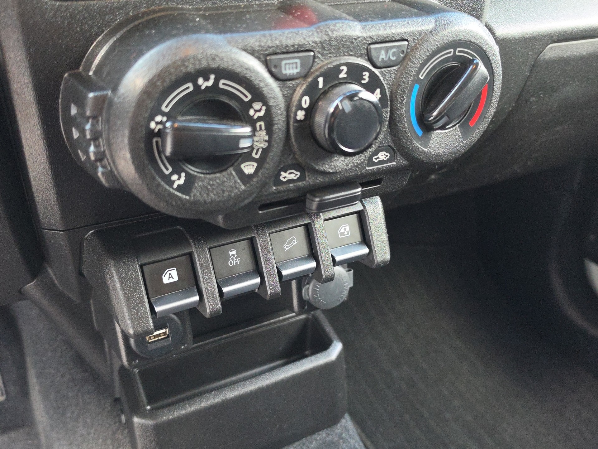 SUZUKI Jimny 1.5 Compact+ 4x4-image-14