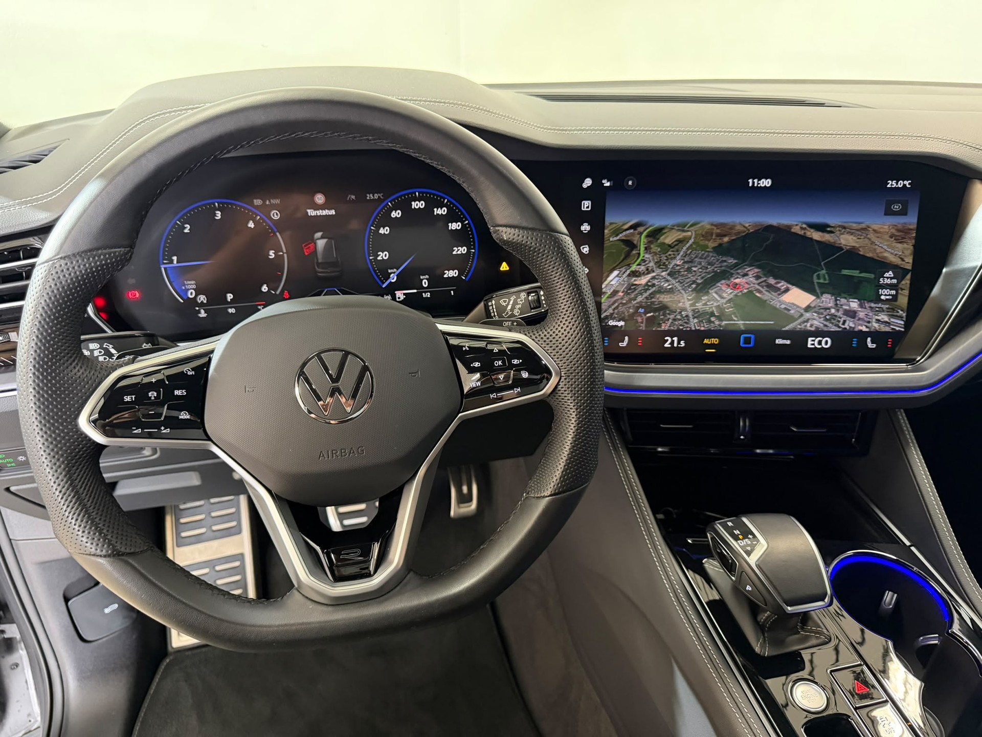 VW Touareg 3.0 TDI R-Line Tiptronic-image-9