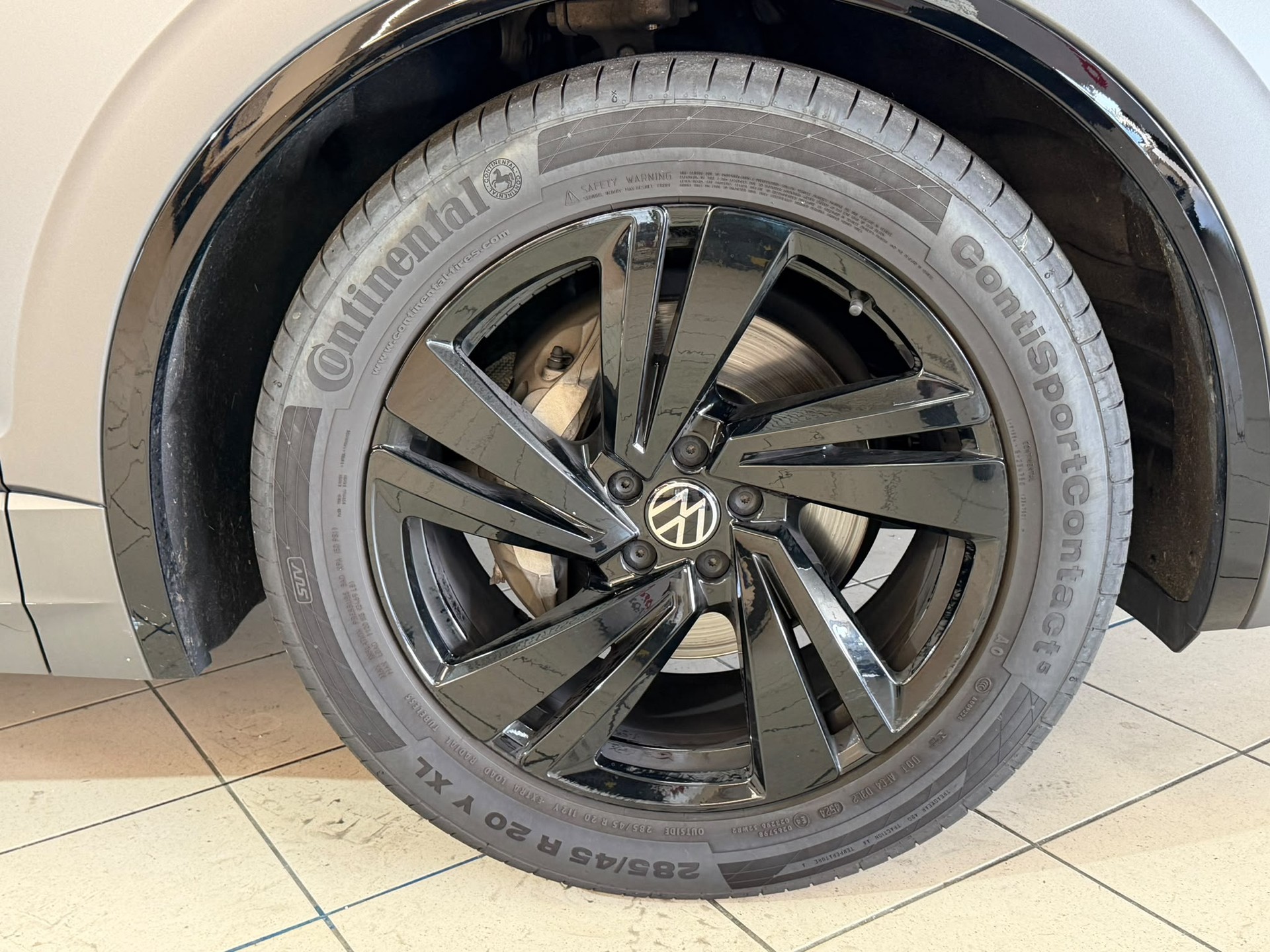 VW Touareg 3.0 TDI R-Line Tiptronic-image-5