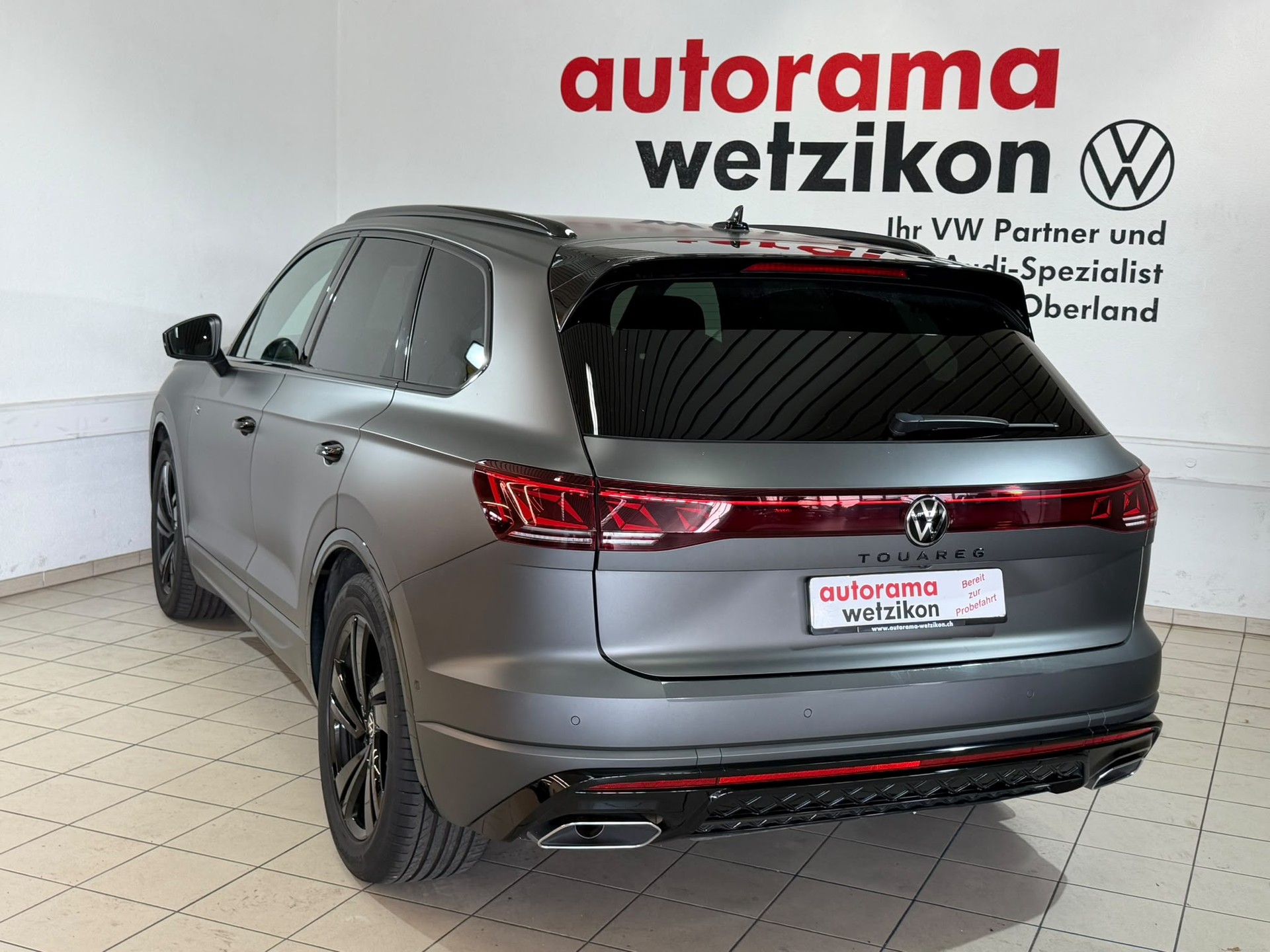VW Touareg 3.0 TDI R-Line Tiptronic-image-3