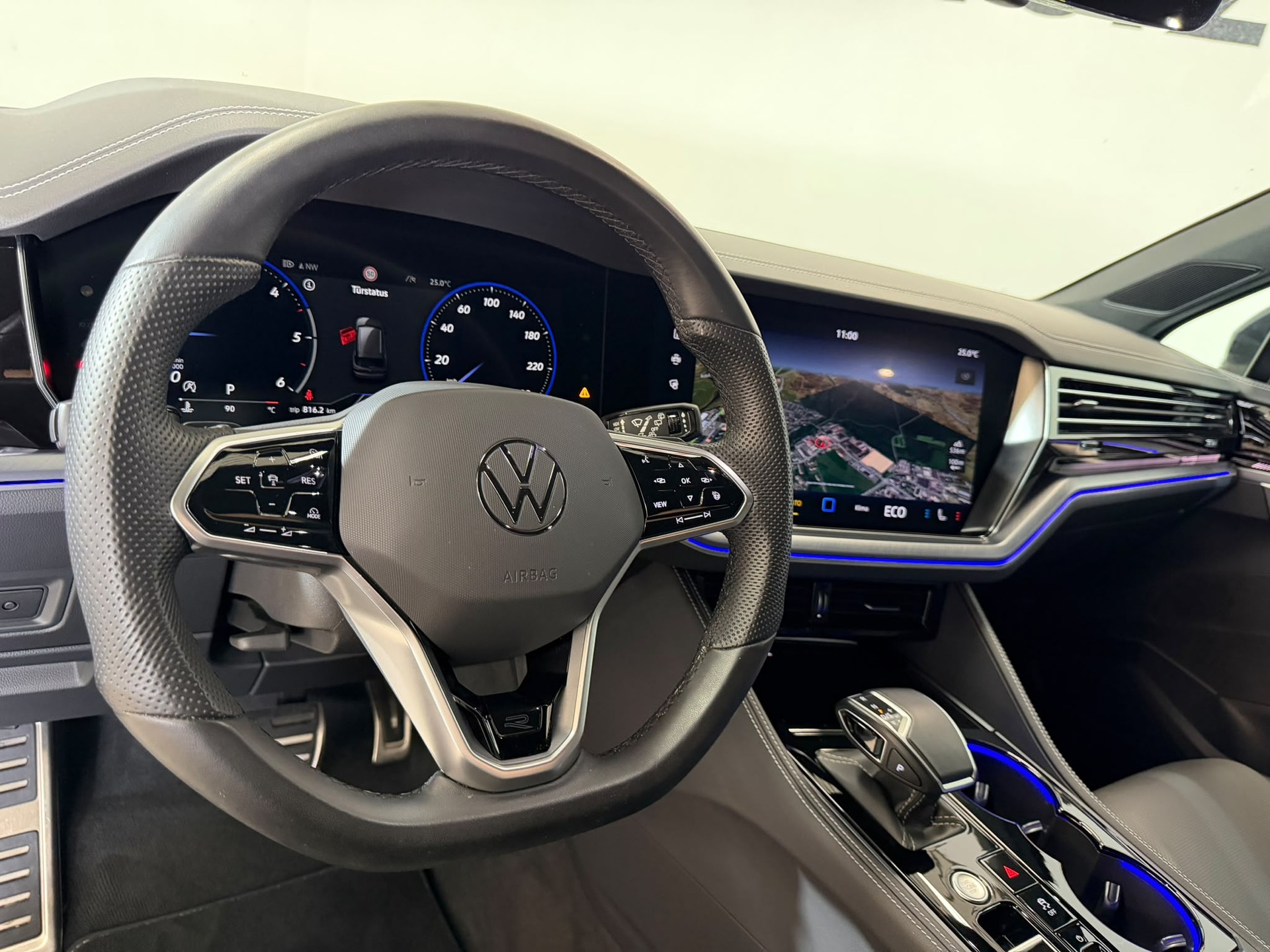 VW Touareg 3.0 TDI R-Line Tiptronic-image-7