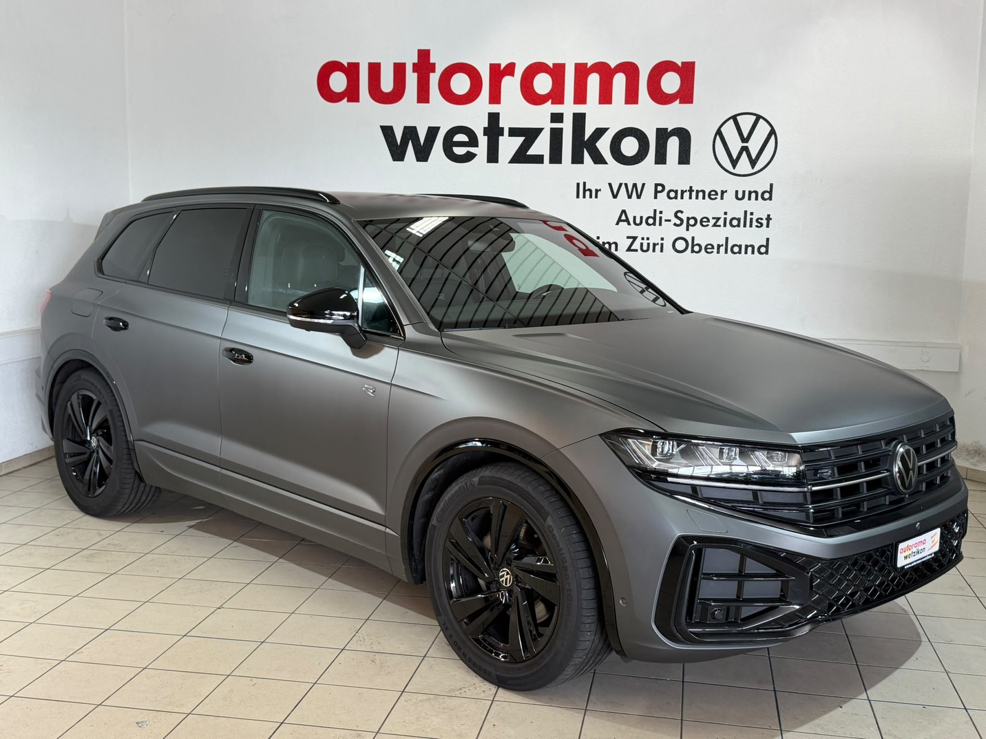 VW Touareg 3.0 TDI R-Line Tiptronic-image-0
