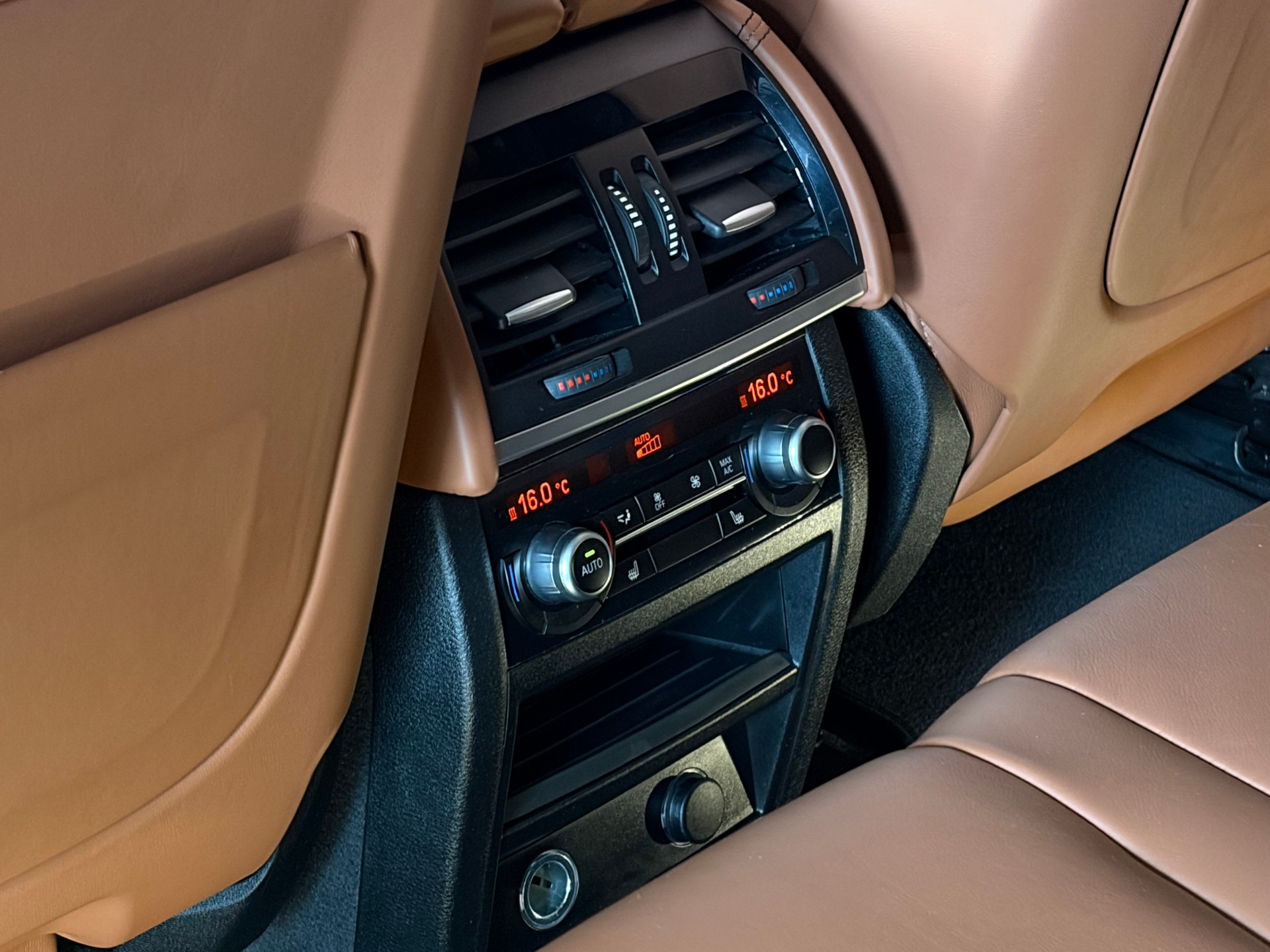 BMW X5M Steptronic *M-Multifunktionssitze*Panoramadach*Standheizung*Night Vision*-image-24