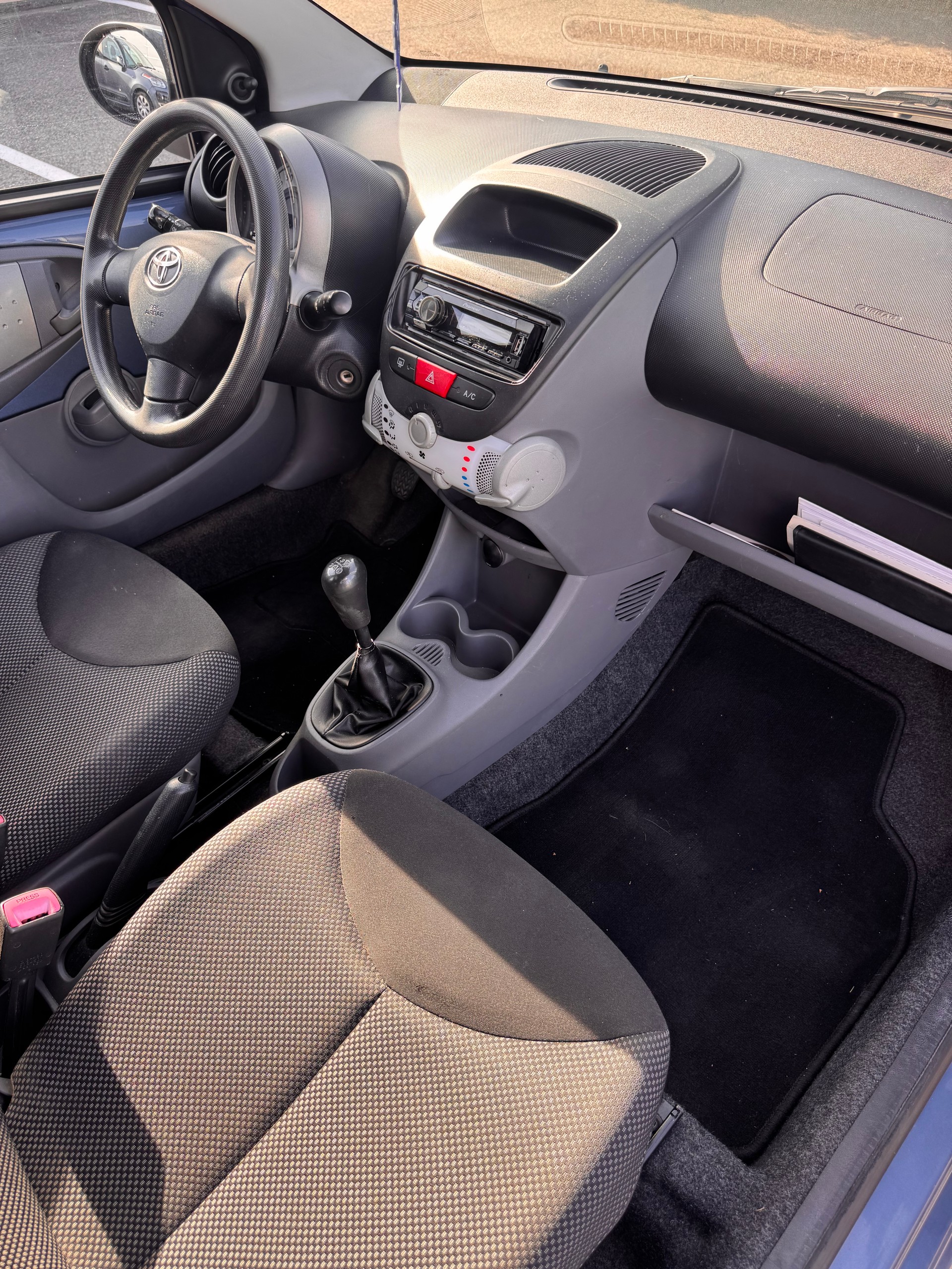 TOYOTA Aygo 1.0 Linea Luna Cool-image-11