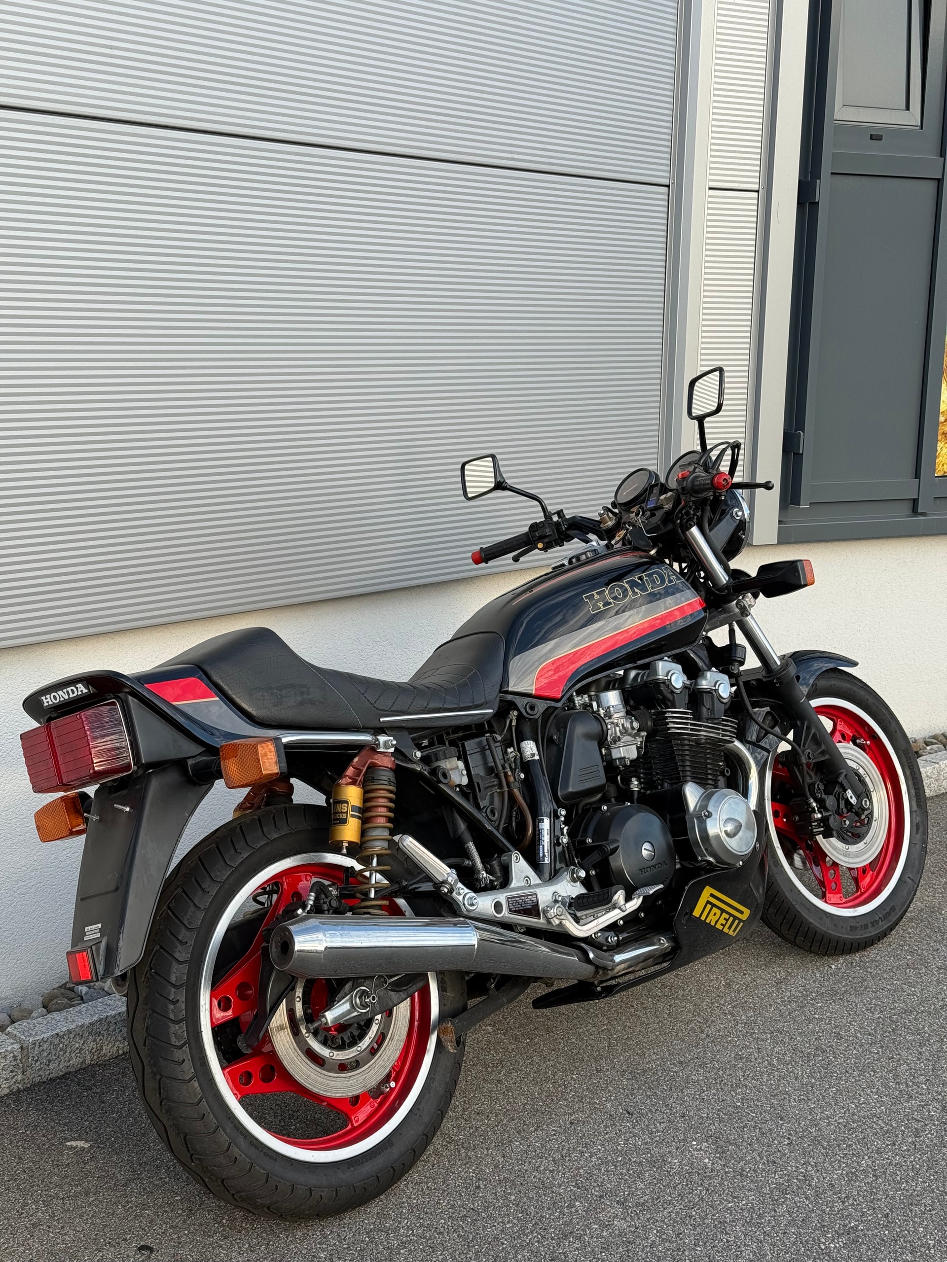 HONDA CB 900 F-showroom-element-2