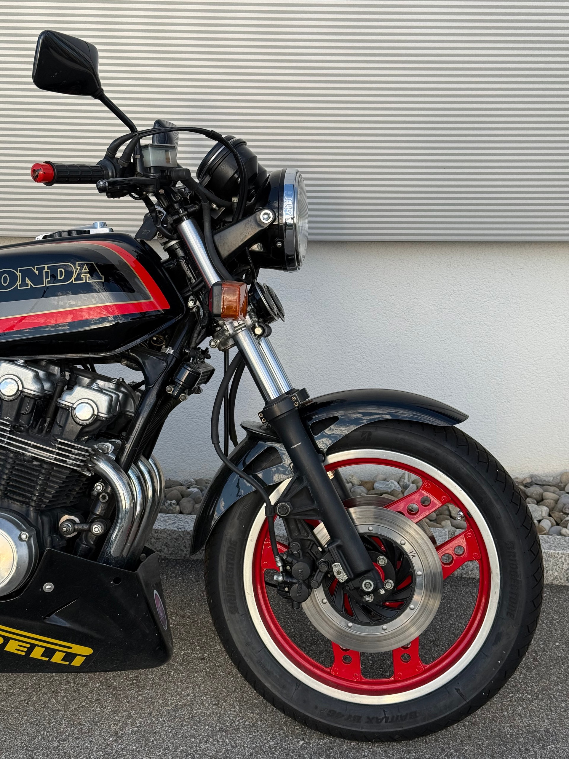 HONDA CB 900 F-showroom-element-3