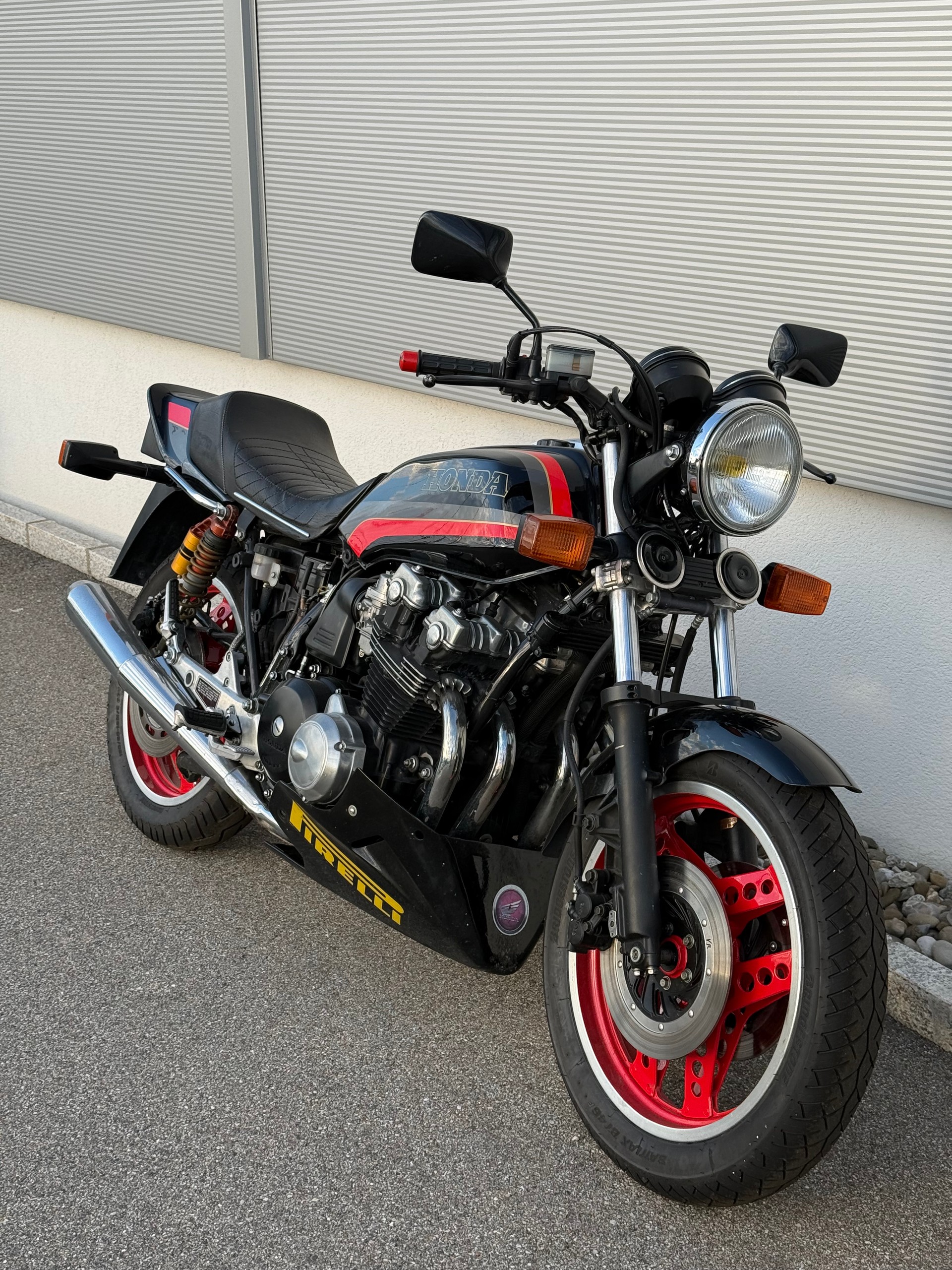 HONDA CB 900 F-showroom-element-1