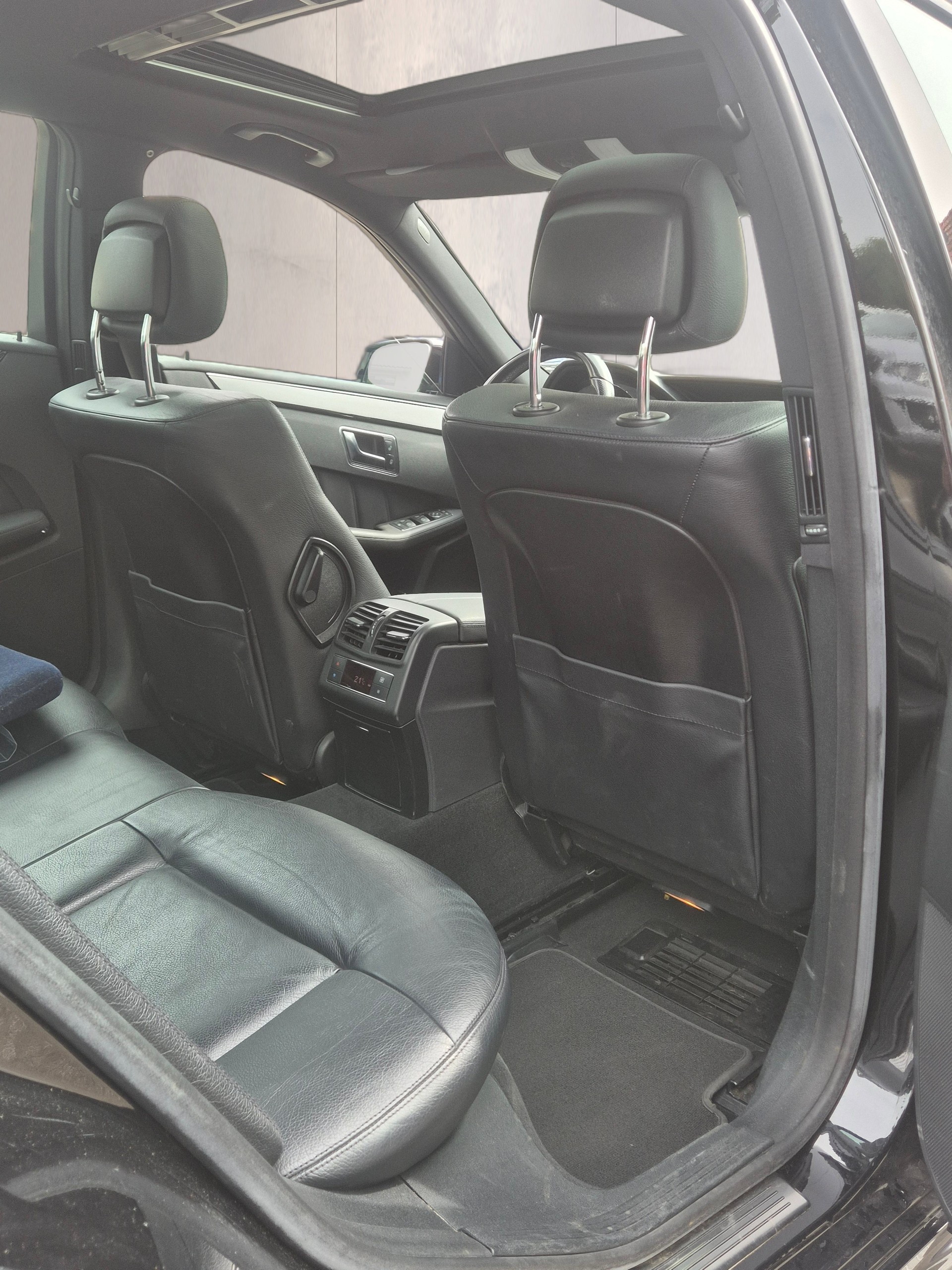 MERCEDES-BENZ E 220 CDI BlueEfficiency MyStar 7G-Tronic-image-9