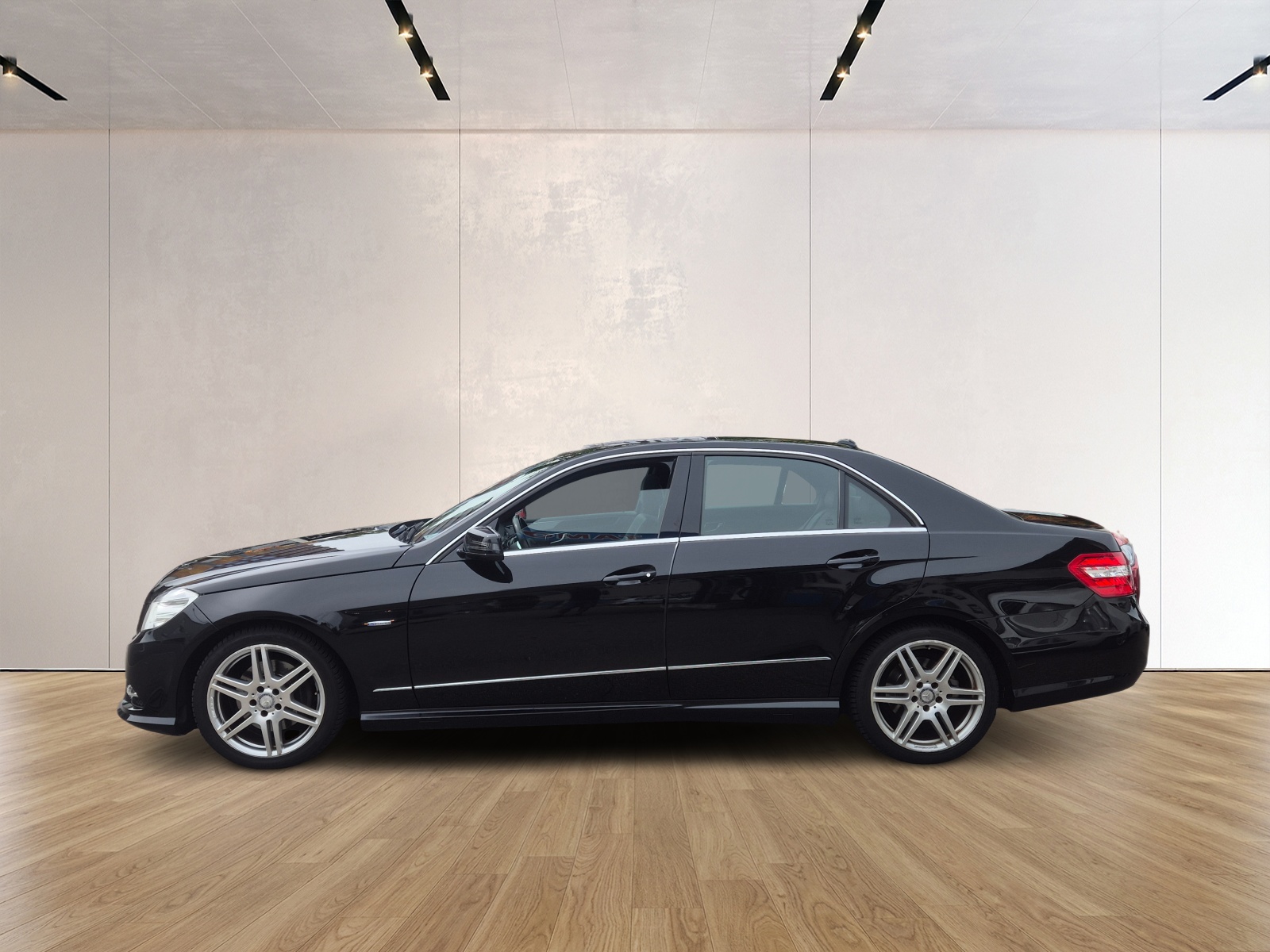 MERCEDES-BENZ E 220 CDI BlueEfficiency MyStar 7G-Tronic-image-1