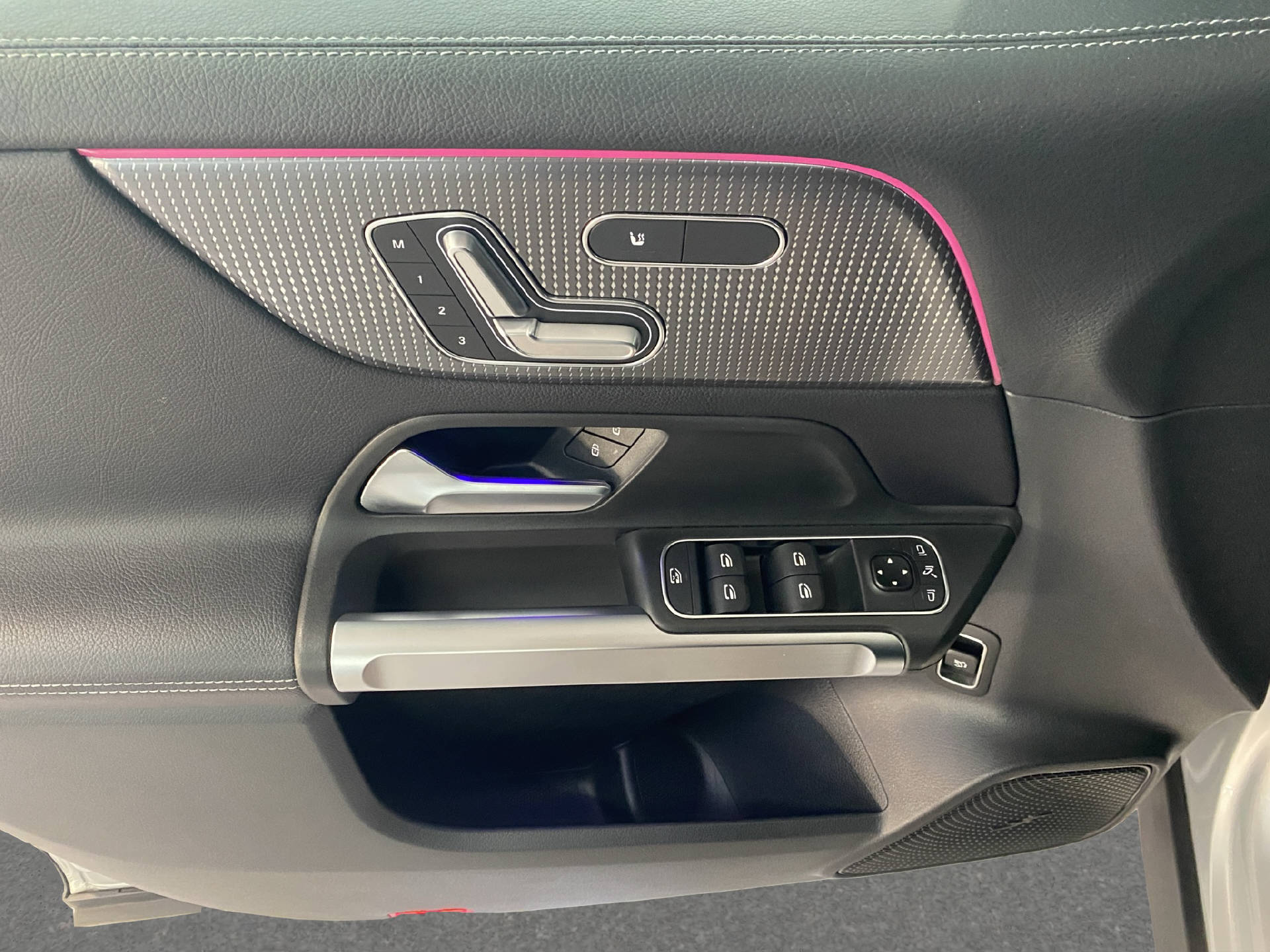 MERCEDES-BENZ GLB 250 Progressive 4MATIC-image-11