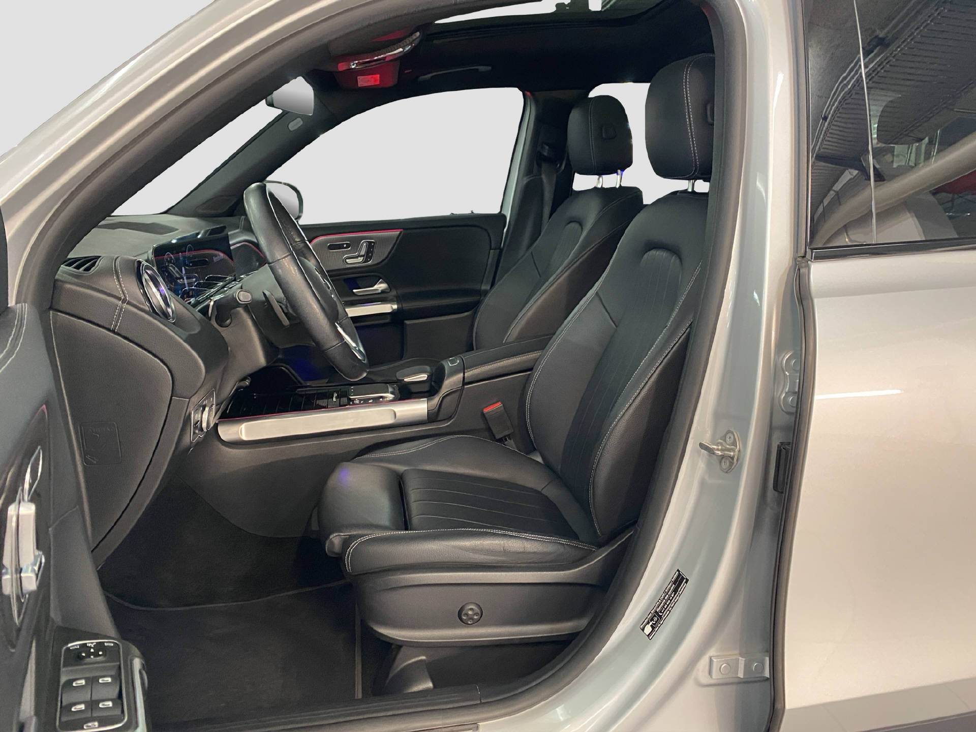 MERCEDES-BENZ GLB 250 Progressive 4MATIC-image-6