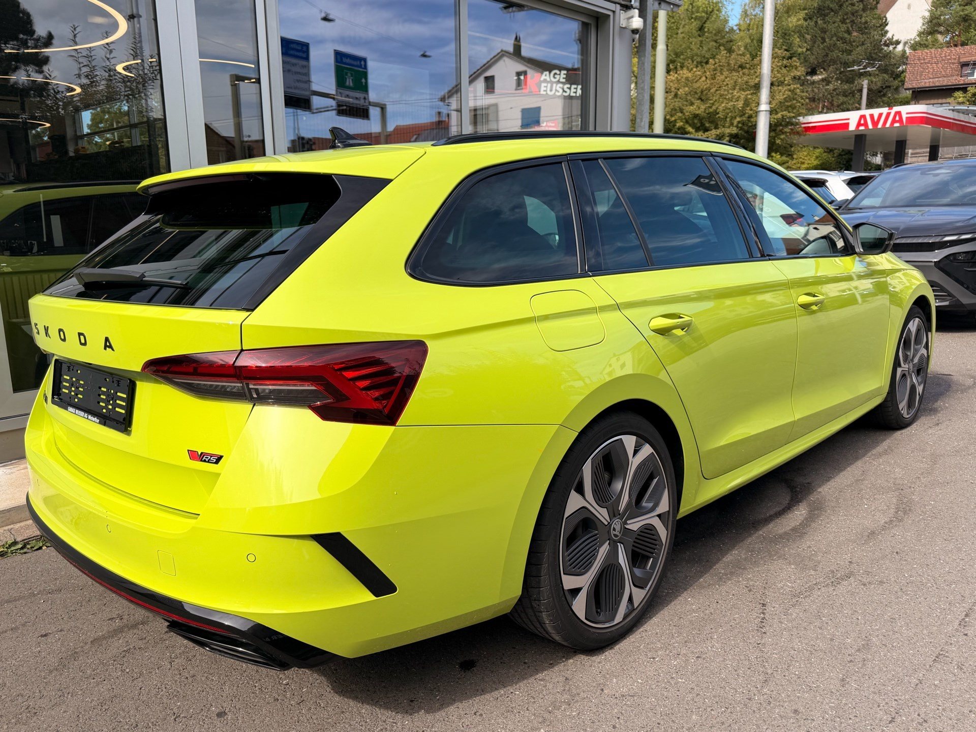 SKODA Octavia Combi 2.0 TSI RS 265 PS *** NEUSTES MODELL MIT PANORAMADACH ***-showroom-element-3