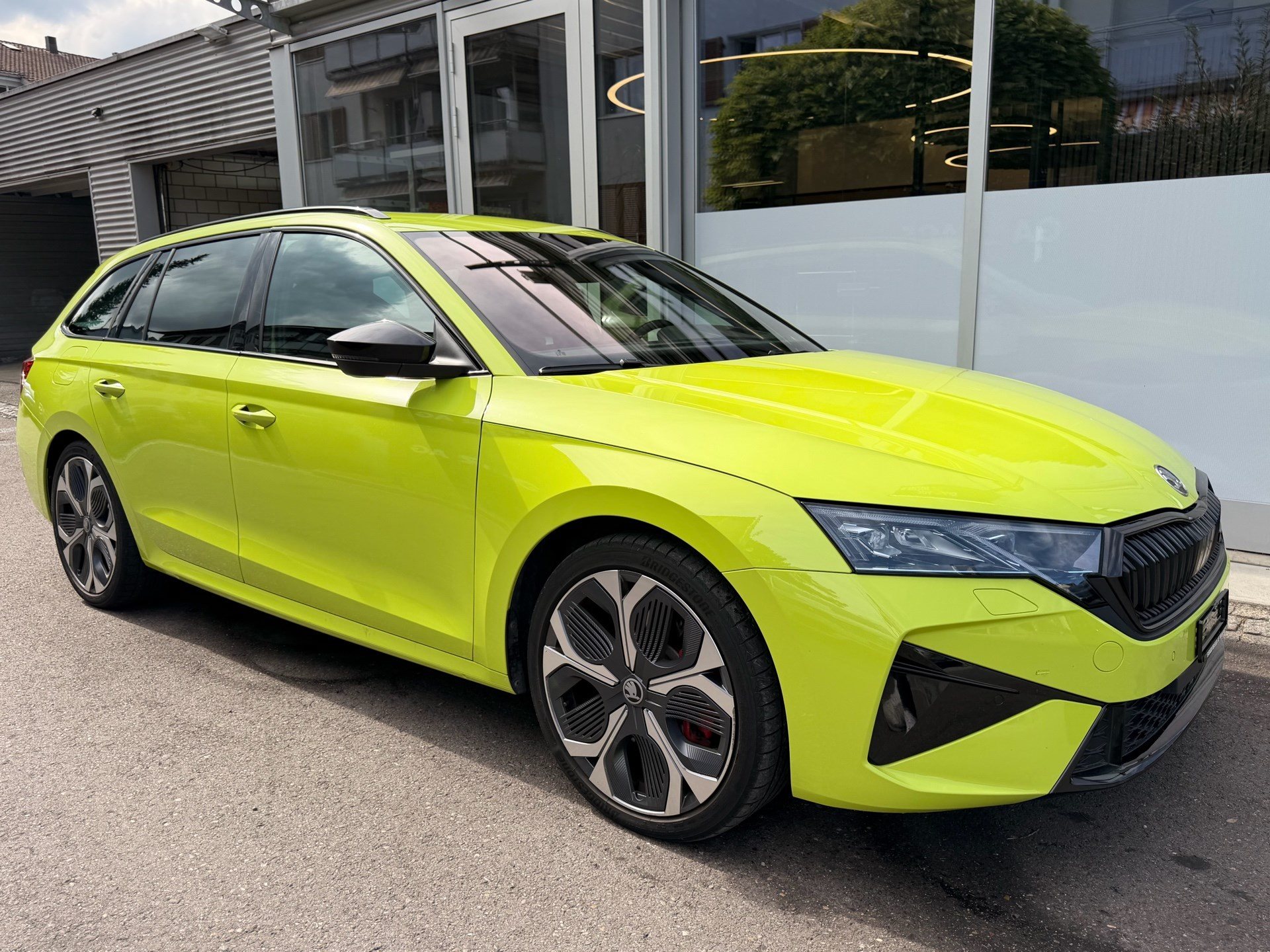 SKODA Octavia Combi 2.0 TSI RS 265 PS *** NEUSTES MODELL MIT PANORAMADACH ***-showroom-element-2
