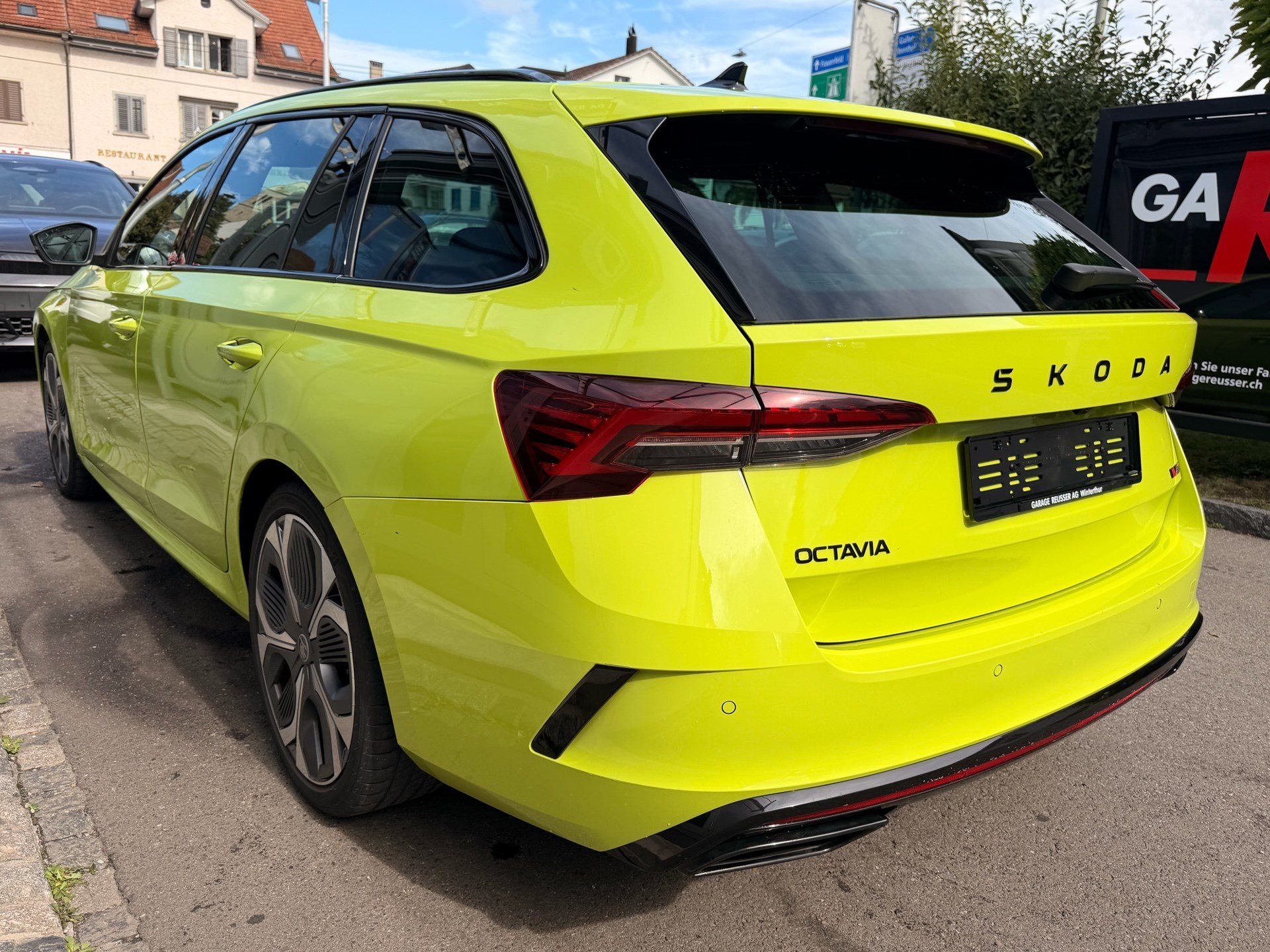 SKODA Octavia Combi 2.0 TSI RS 265 PS *** NEUSTES MODELL MIT PANORAMADACH ***-image-5