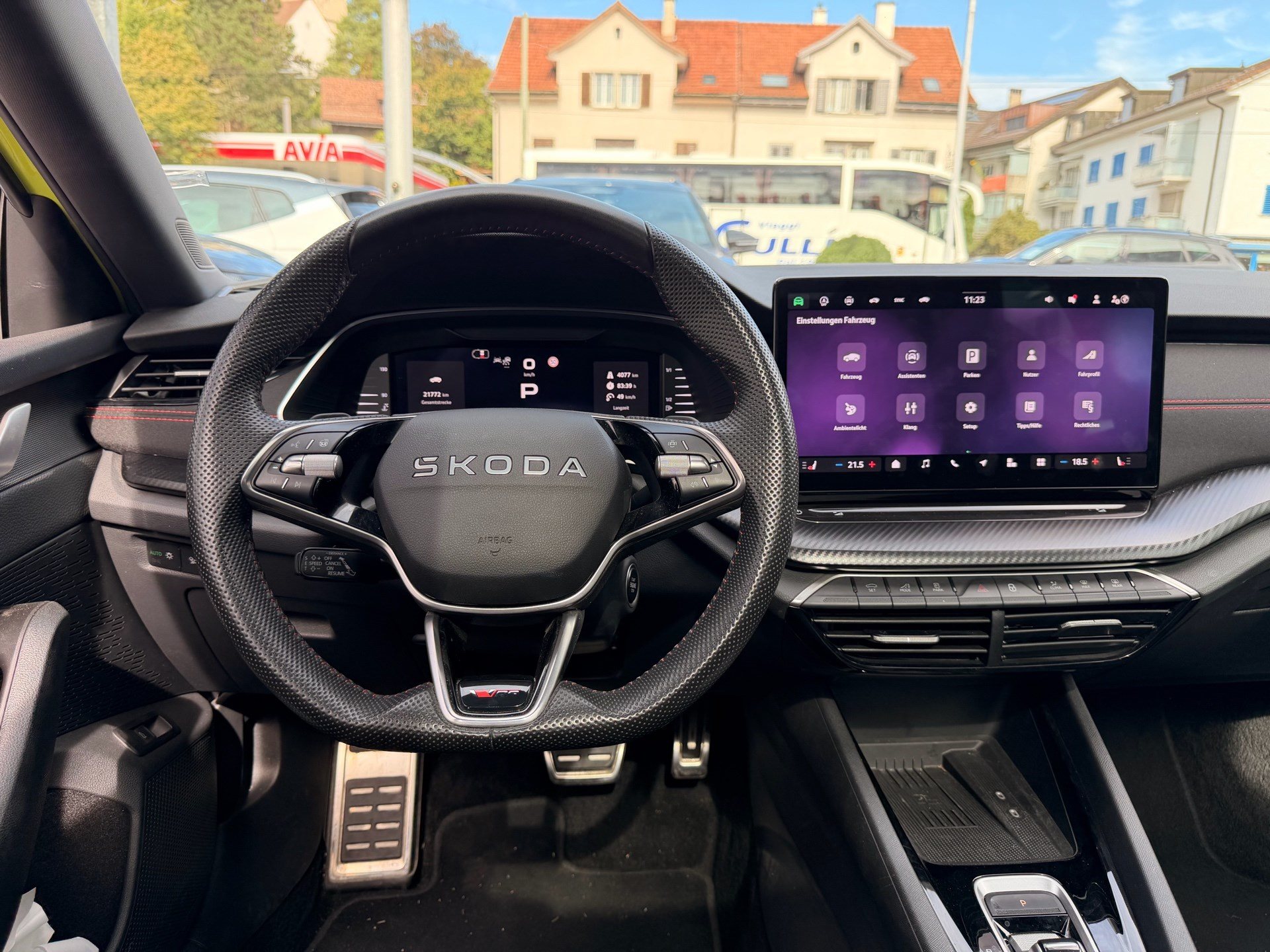 SKODA Octavia Combi 2.0 TSI RS 265 PS *** NEUSTES MODELL MIT PANORAMADACH ***-image-8