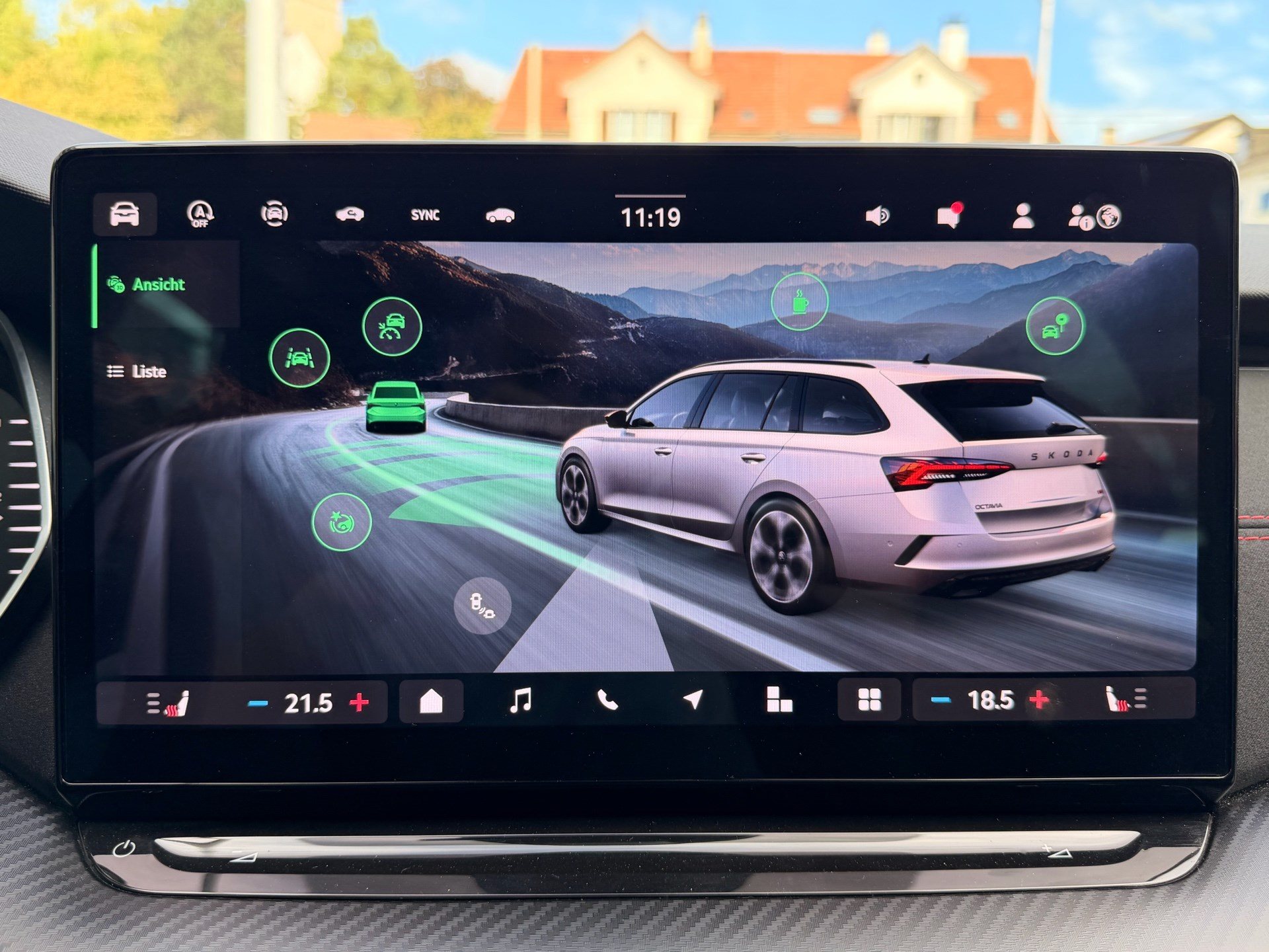 SKODA Octavia Combi 2.0 TSI RS 265 PS *** NEUSTES MODELL MIT PANORAMADACH ***-image-13