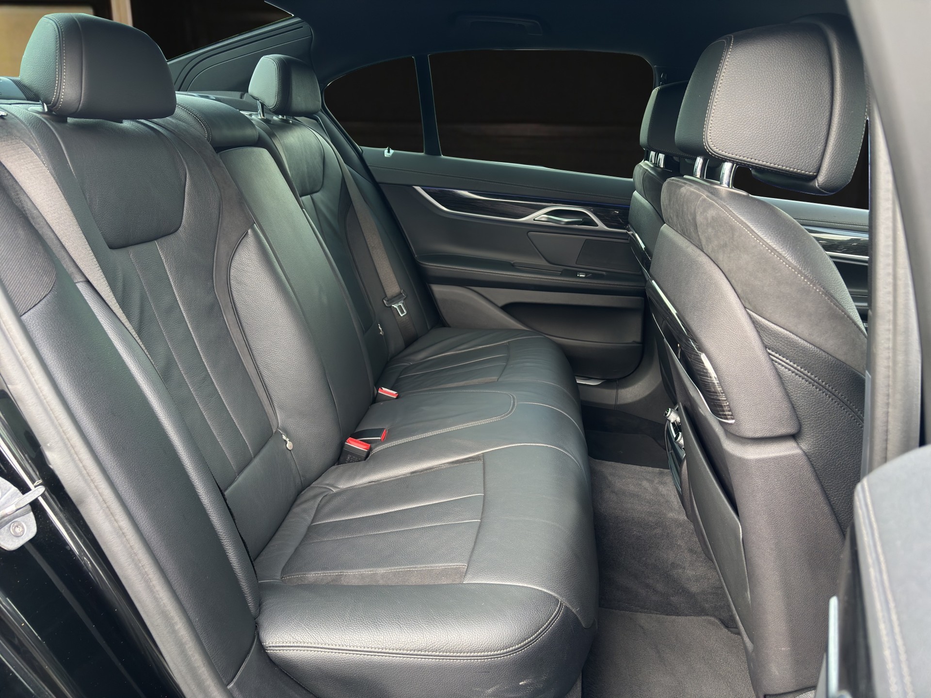 BMW 730d xDrive SAG-image-12