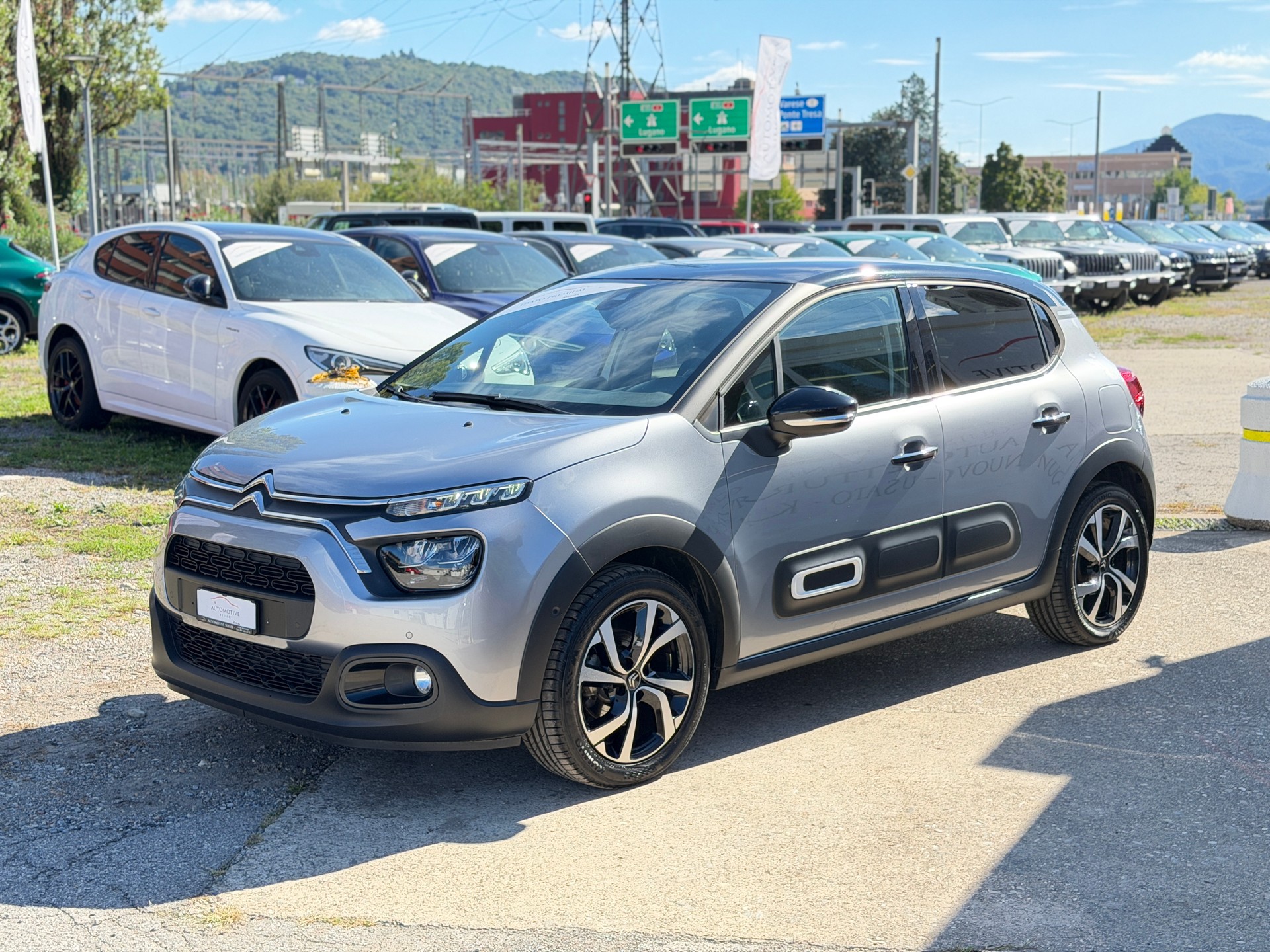 CITROEN C3 1.2i PureTech Shine-image-1