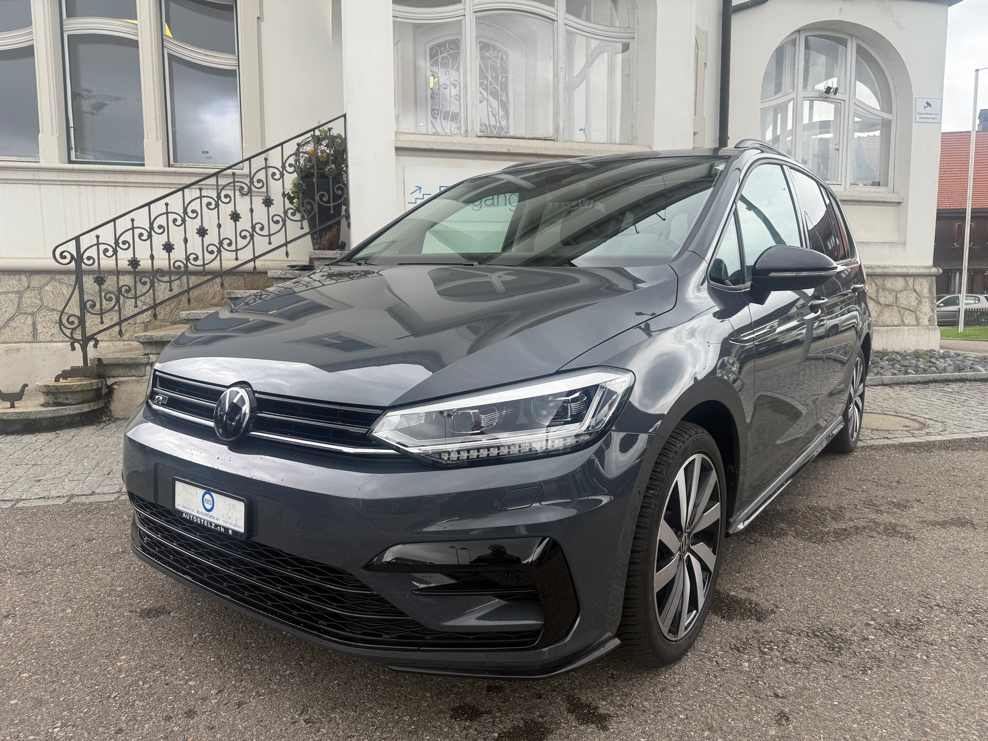 VW Touran 1.5 TSI Highline DSG R-LINE BLACK UND STYL / 48 MONATE WERK GARANTIE-image-1