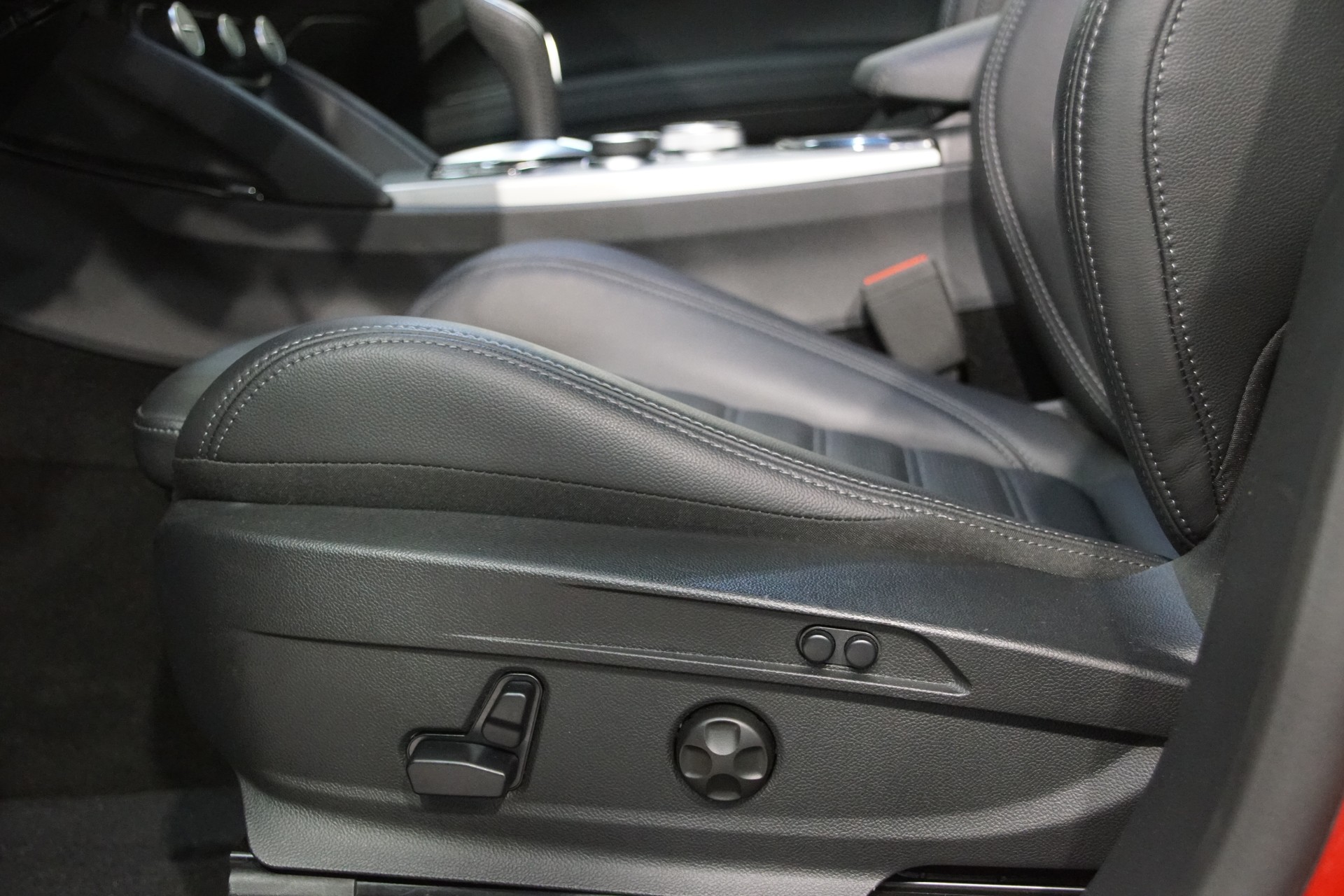 ALFA ROMEO Stelvio 2.0 Veloce Q4 AT8 swiss-image-15