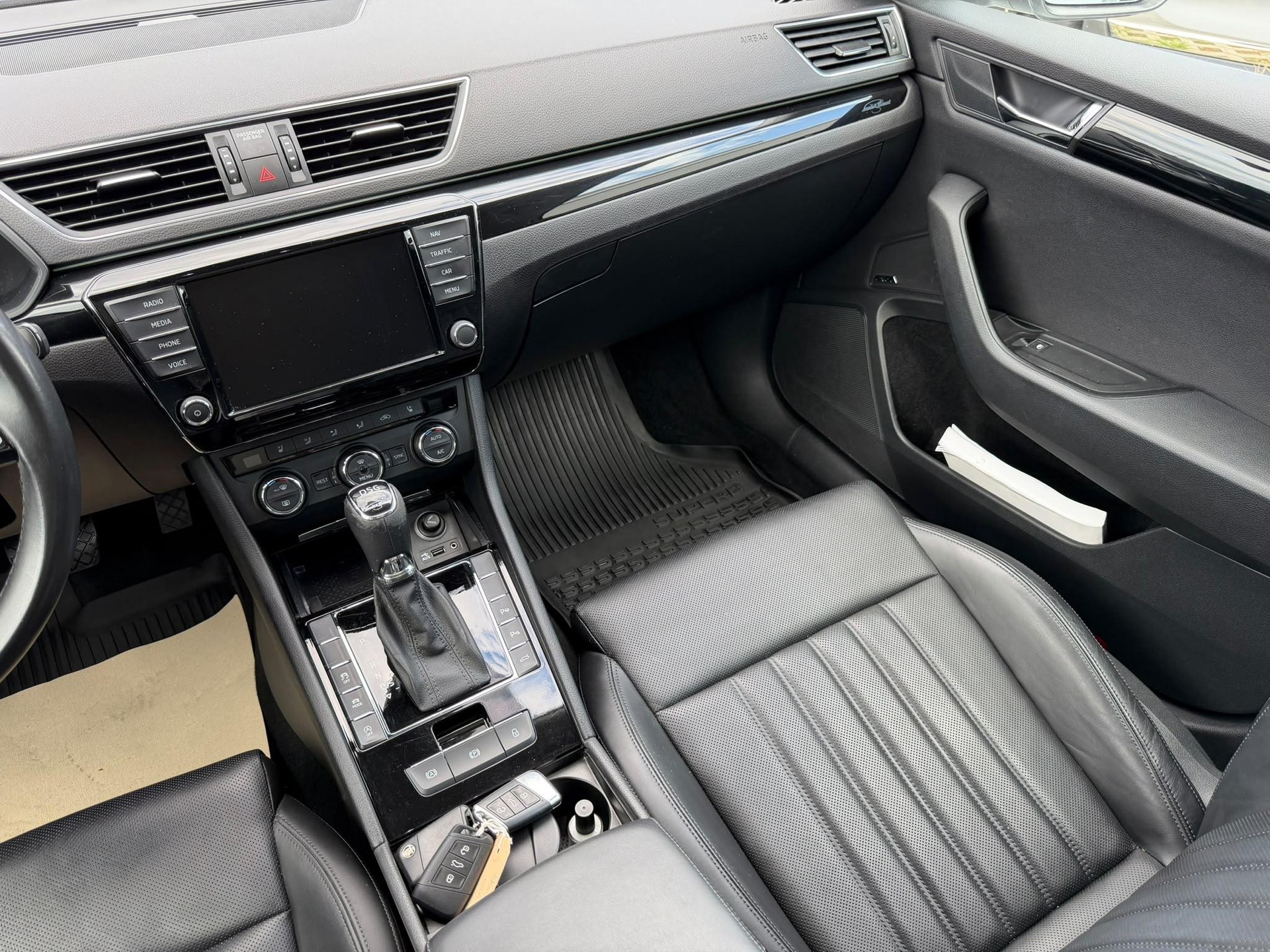 SKODA Superb Combi 2.0 TDI 190 L & K 4x4 DSG (Laurin & Klement)-image-12