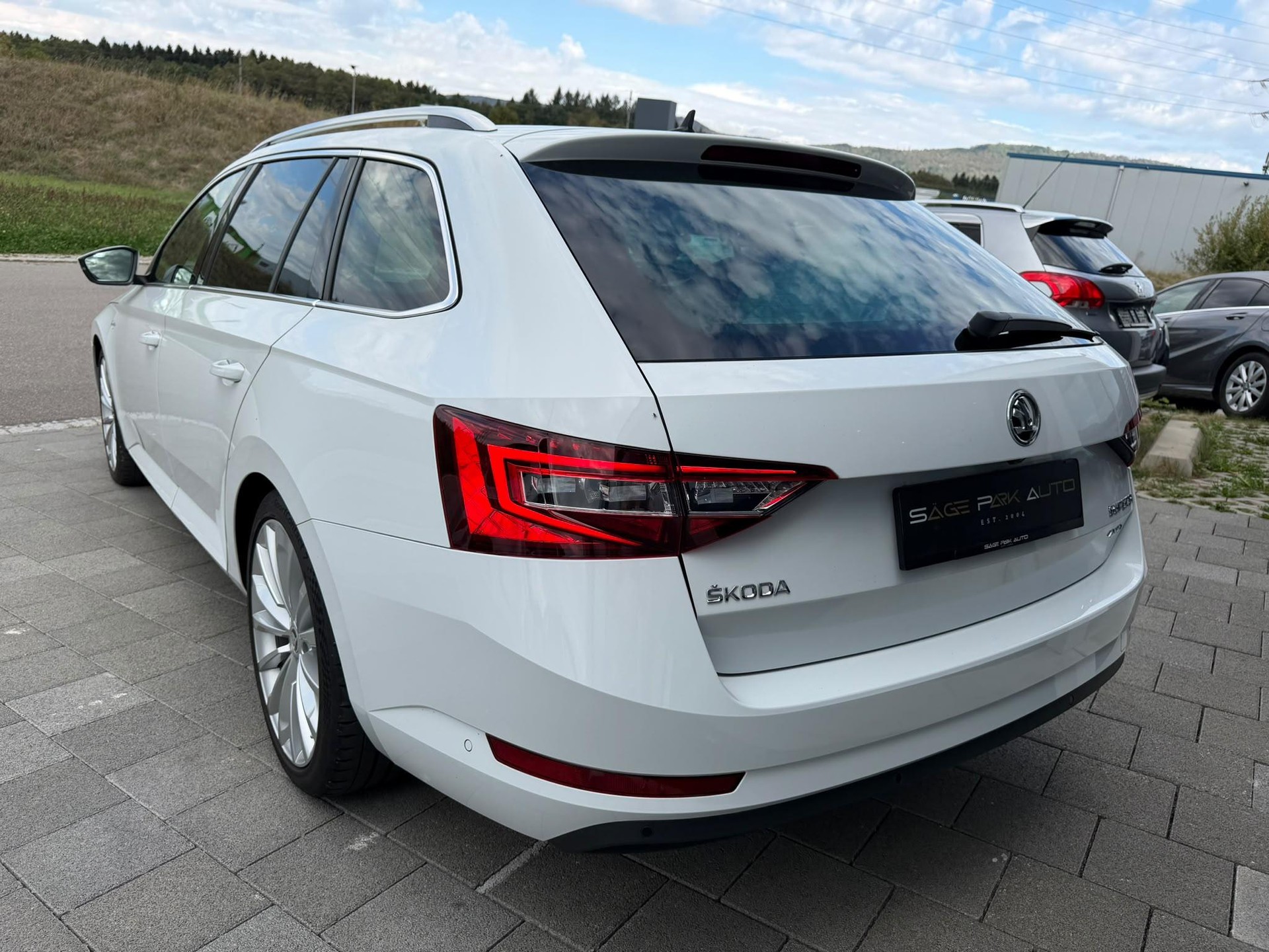 SKODA Superb Combi 2.0 TDI 190 L & K 4x4 DSG (Laurin & Klement)-image-4