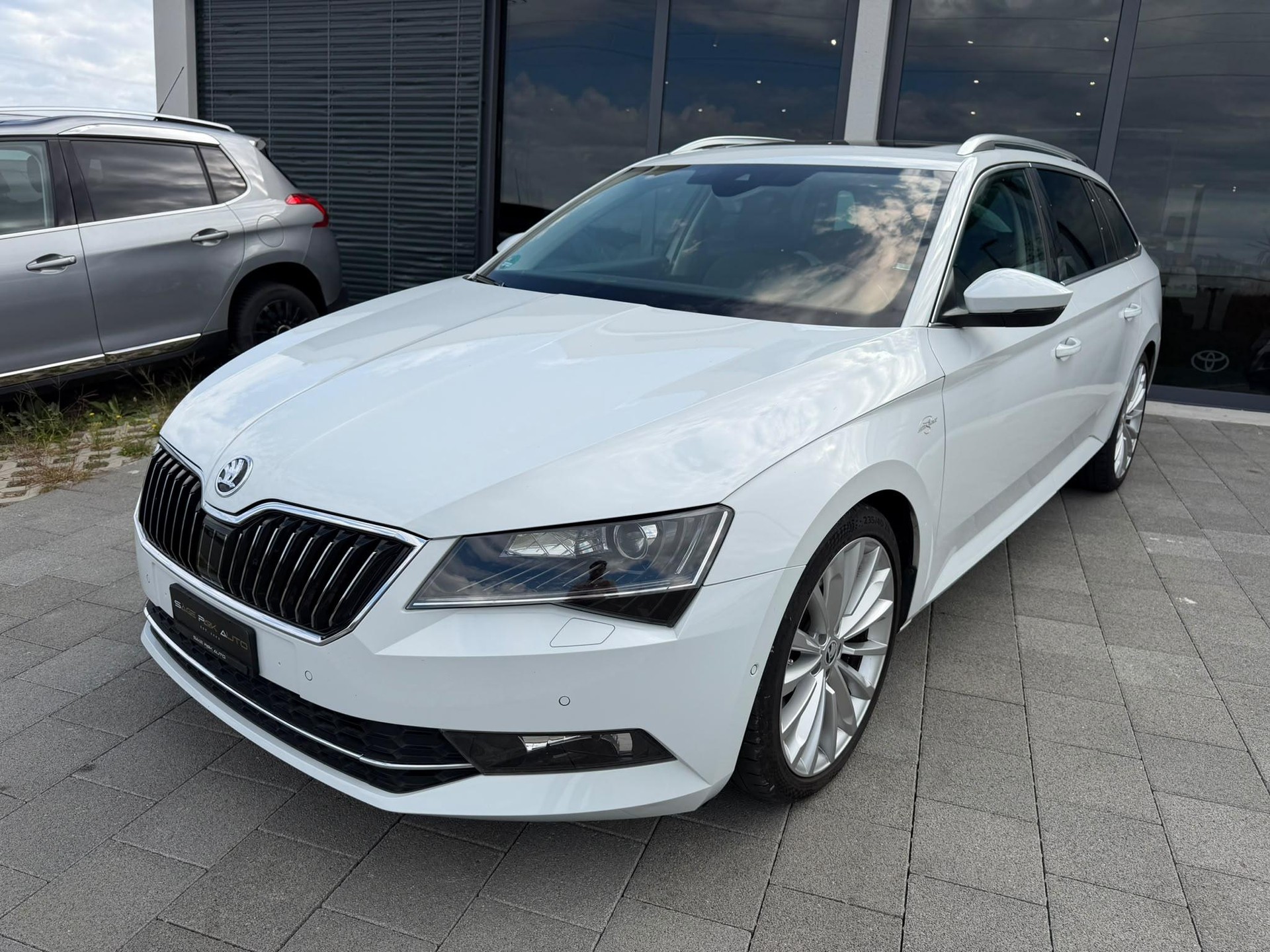 SKODA Superb Combi 2.0 TDI 190 L & K 4x4 DSG (Laurin & Klement)-image-3