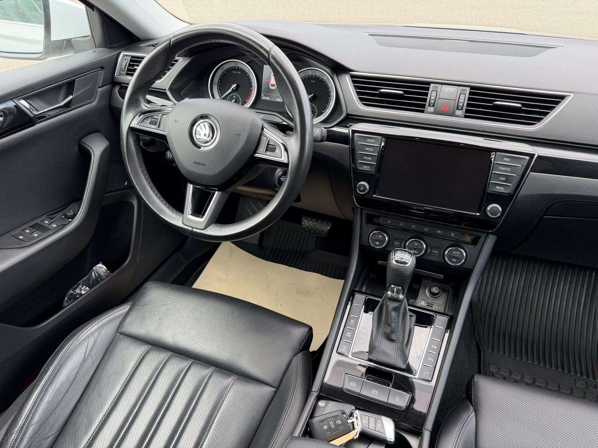 SKODA Superb Combi 2.0 TDI 190 L & K 4x4 DSG (Laurin & Klement)-image-11