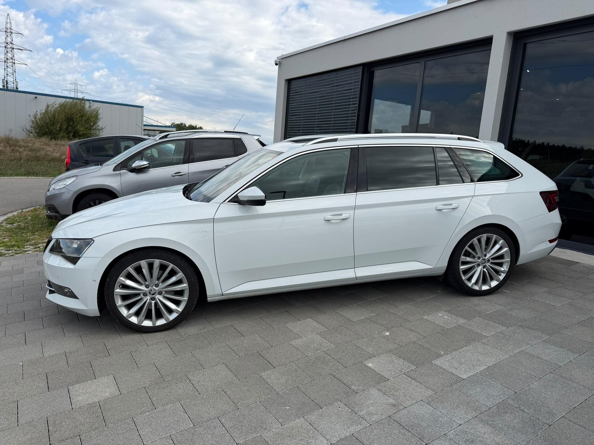 SKODA Superb Combi 2.0 TDI 190 L & K 4x4 DSG (Laurin & Klement)-image-28