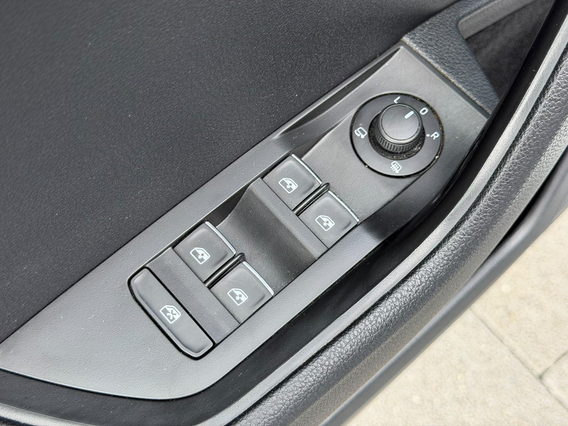 SKODA Superb Combi 2.0 TDI 190 L & K 4x4 DSG (Laurin & Klement)-image-19