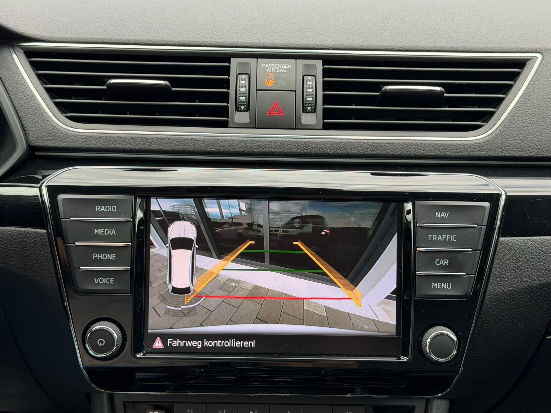 SKODA Superb Combi 2.0 TDI 190 L & K 4x4 DSG (Laurin & Klement)-image-14