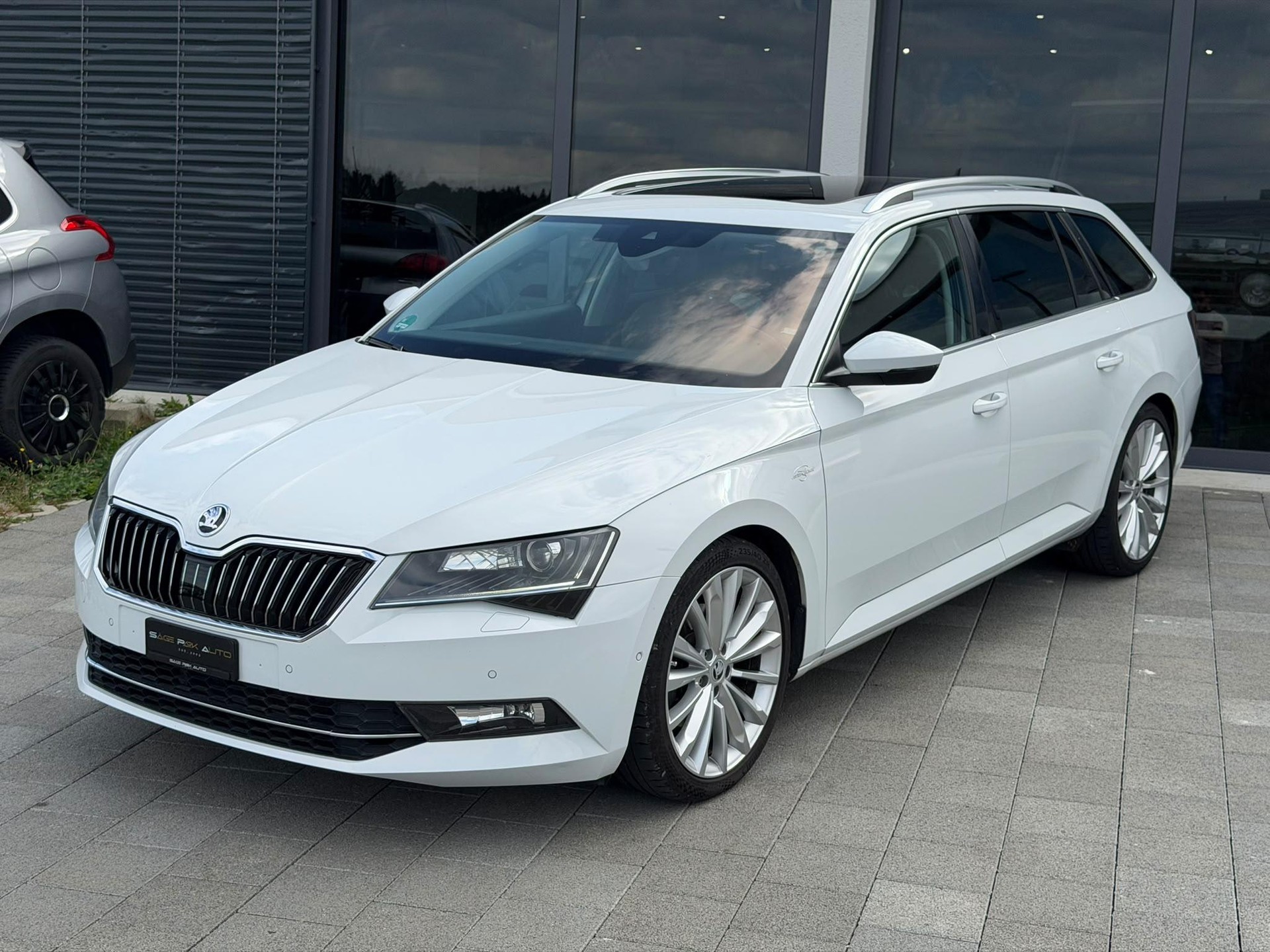 SKODA Superb Combi 2.0 TDI 190 L & K 4x4 DSG (Laurin & Klement)-image-0