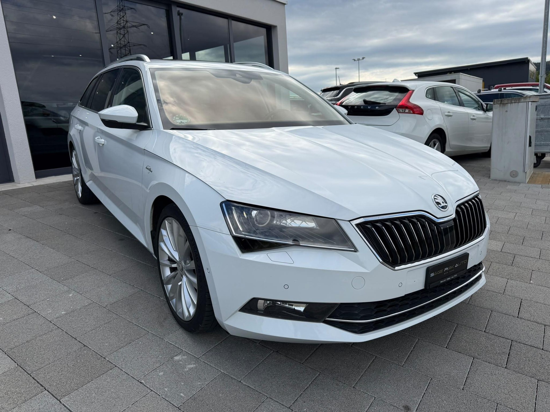 SKODA Superb Combi 2.0 TDI 190 L & K 4x4 DSG (Laurin & Klement)-image-1