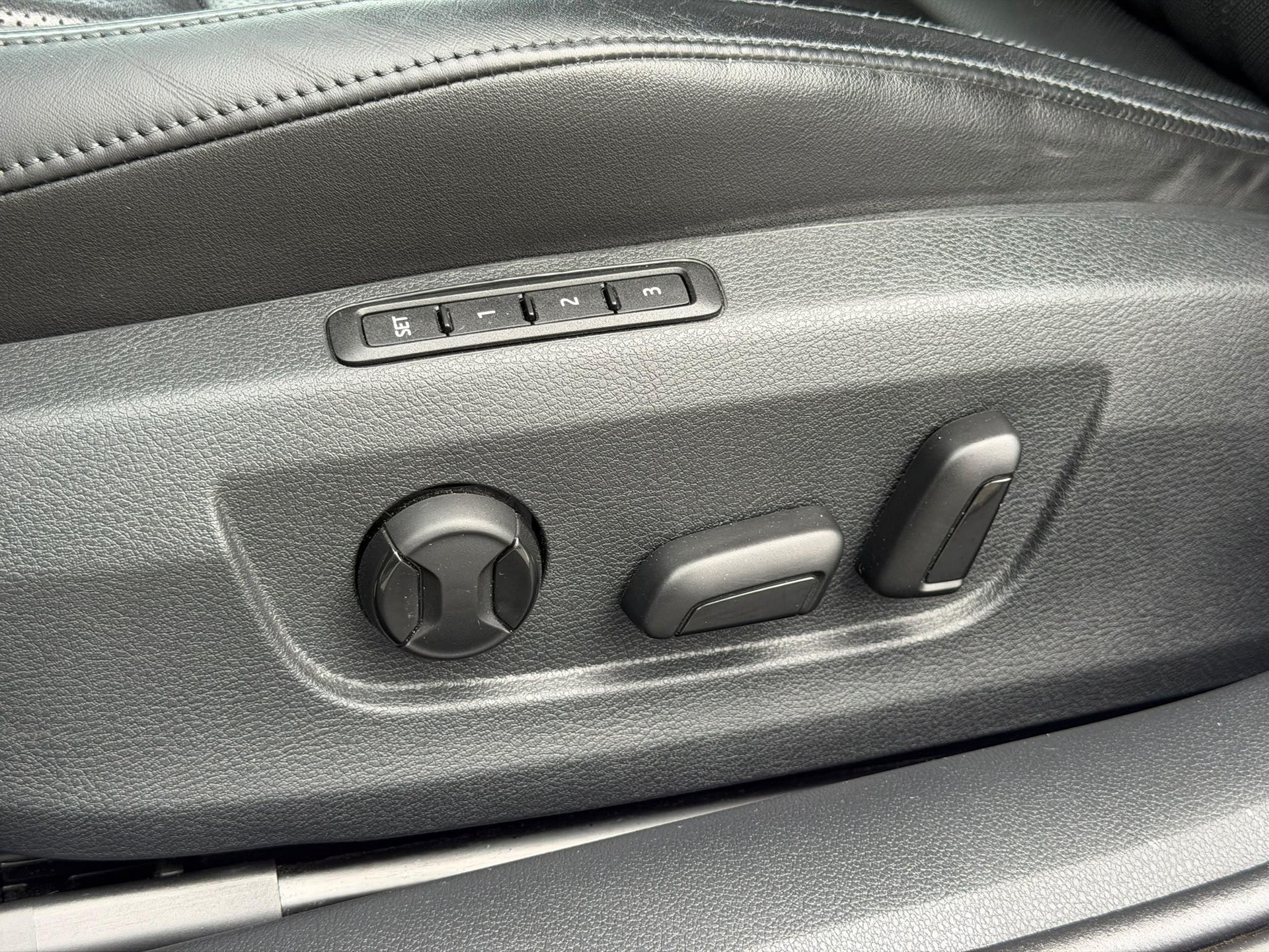 SKODA Superb Combi 2.0 TDI 190 L & K 4x4 DSG (Laurin & Klement)-image-18