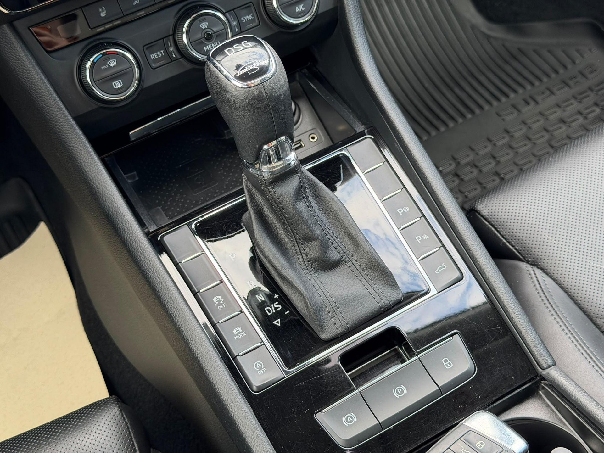 SKODA Superb Combi 2.0 TDI 190 L & K 4x4 DSG (Laurin & Klement)-image-13