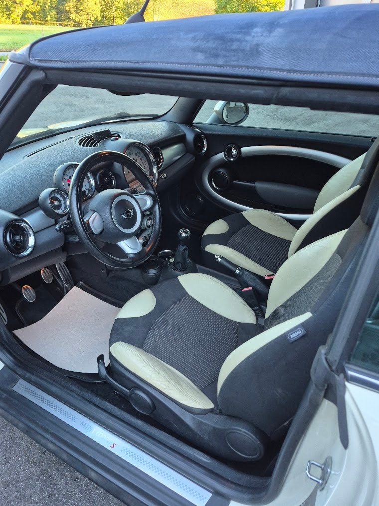 MINI Cooper S Cabriolet-image-9