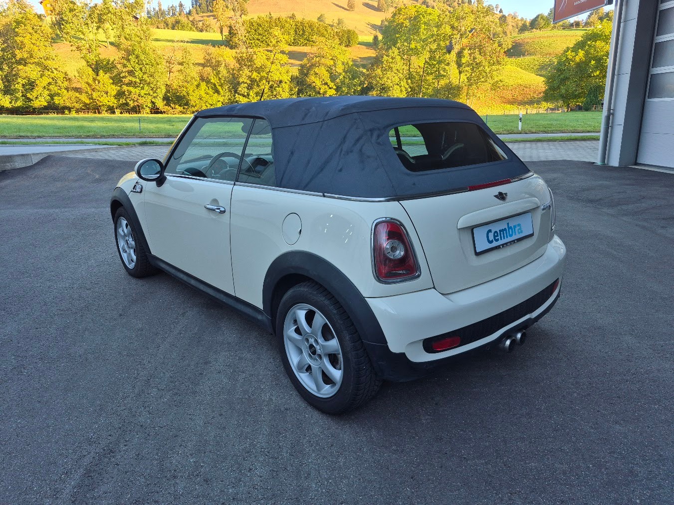MINI Cooper S Cabriolet-image-2