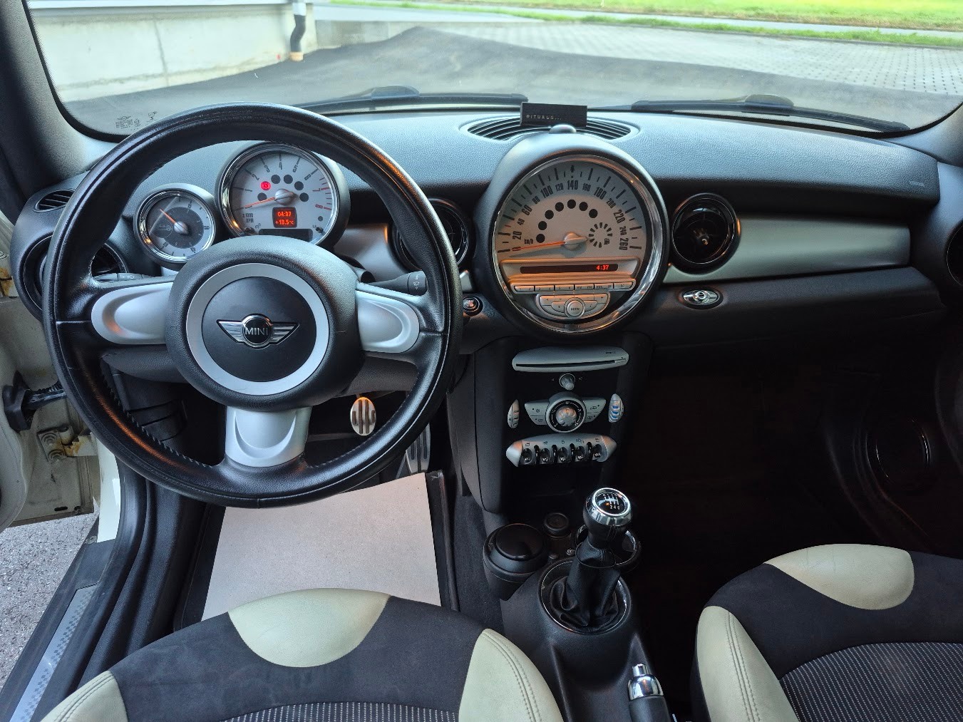 MINI Cooper S Cabriolet-image-11